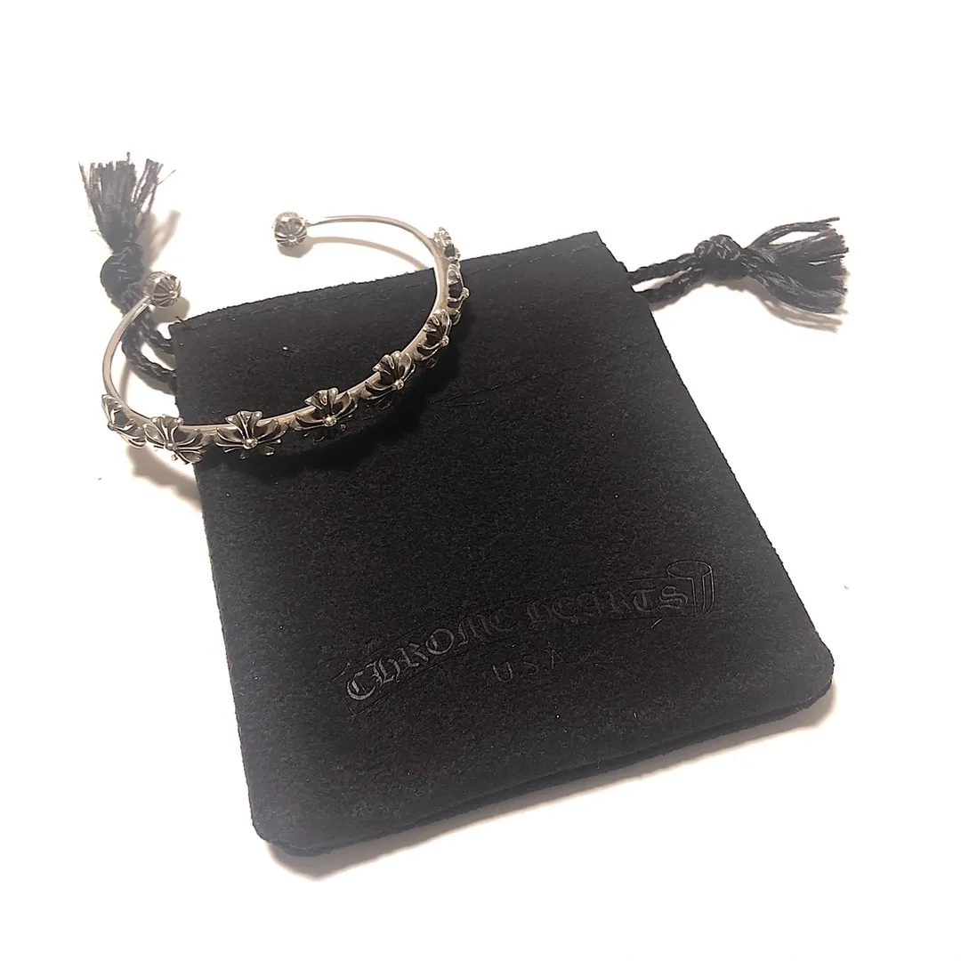 Chrome Hearts ブラック十字花手錠 - 画像 (4)
