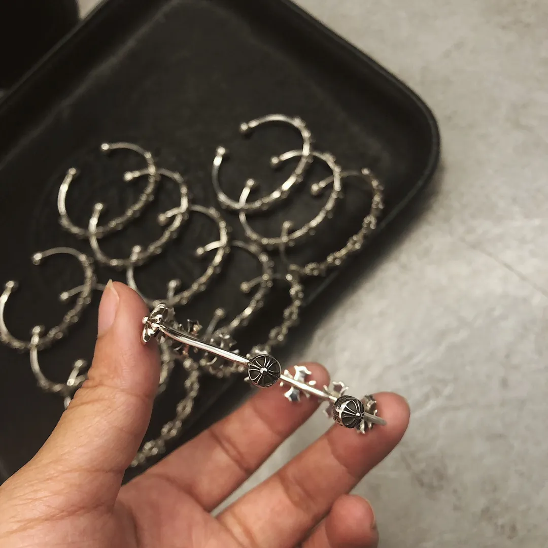 Chrome Hearts ブラック十字花手錠 - 画像 (6)