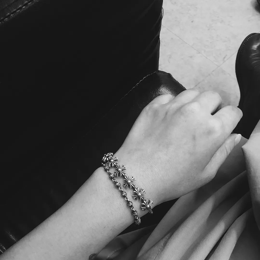 Chrome Hearts ブラック十字花手錠 - 画像 (8)