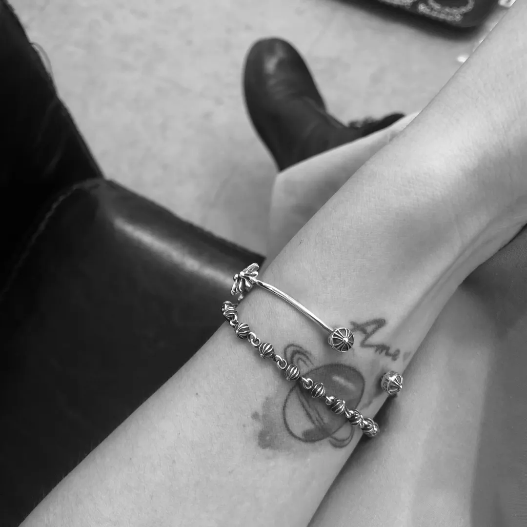 Chrome Hearts ブラック十字花手錠 - 画像 (9)