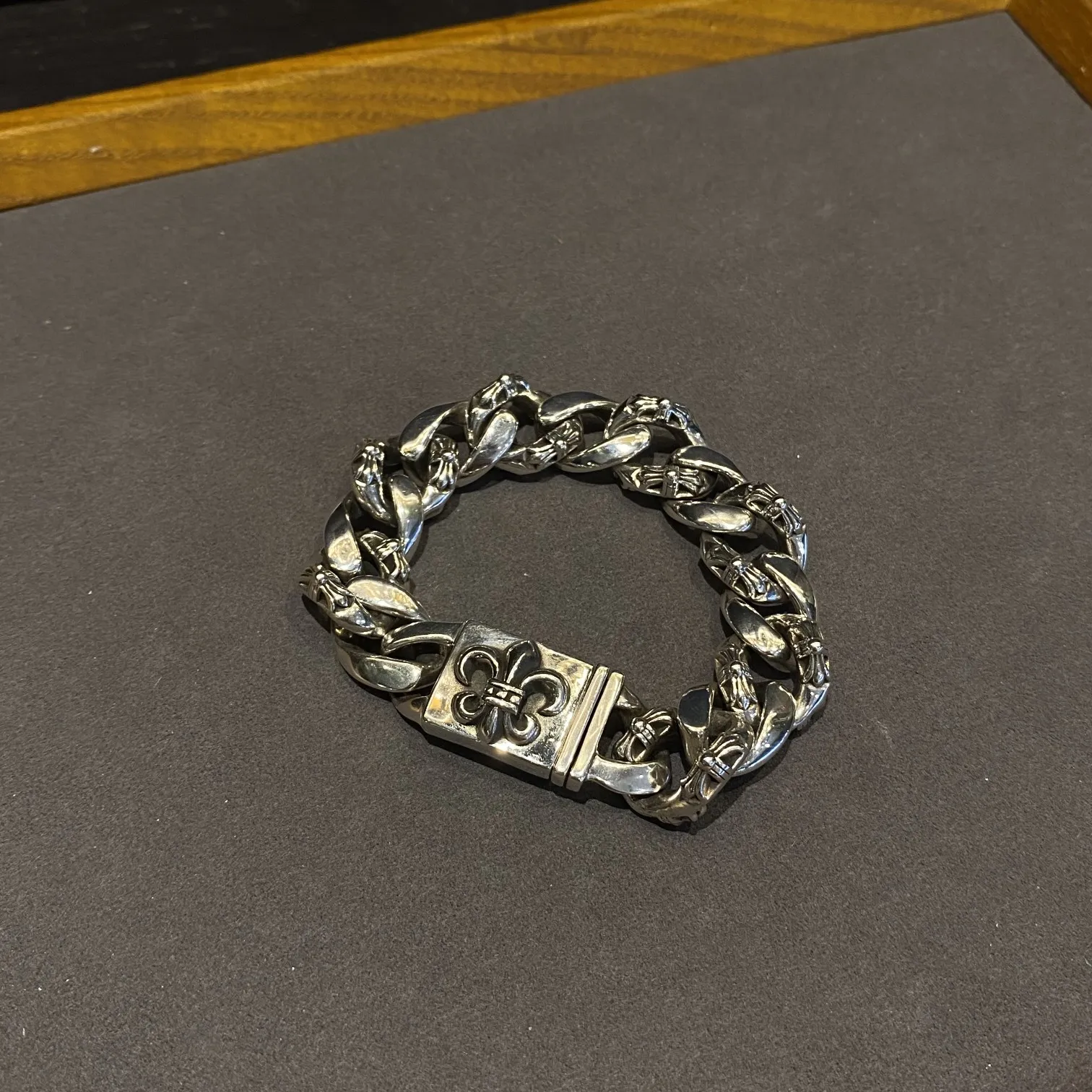 Chrome Hearts シルバー 童軍花半花チェーンブレスレット - 画像 (6)