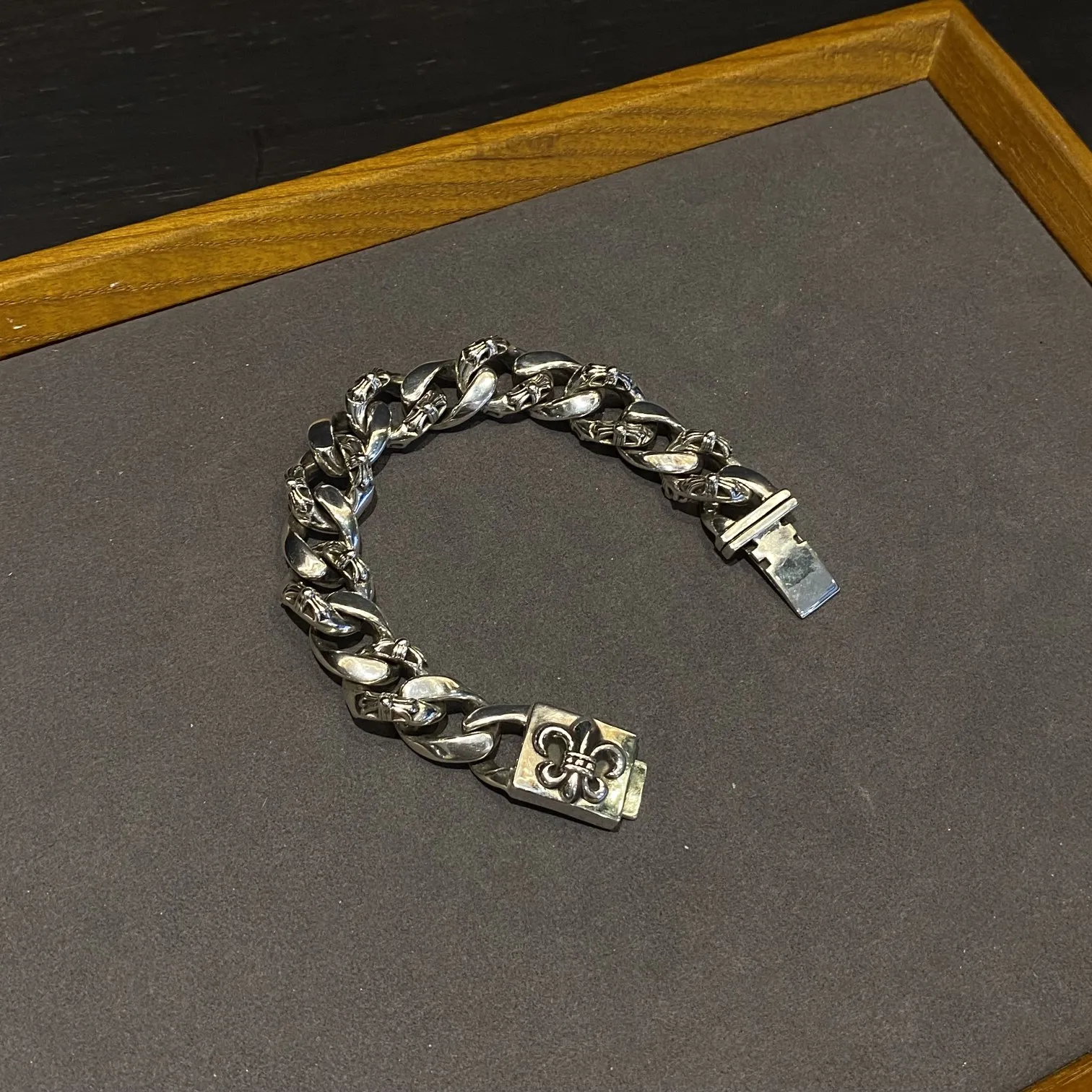 Chrome Hearts シルバー 童軍花半花チェーンブレスレット - 画像 (7)