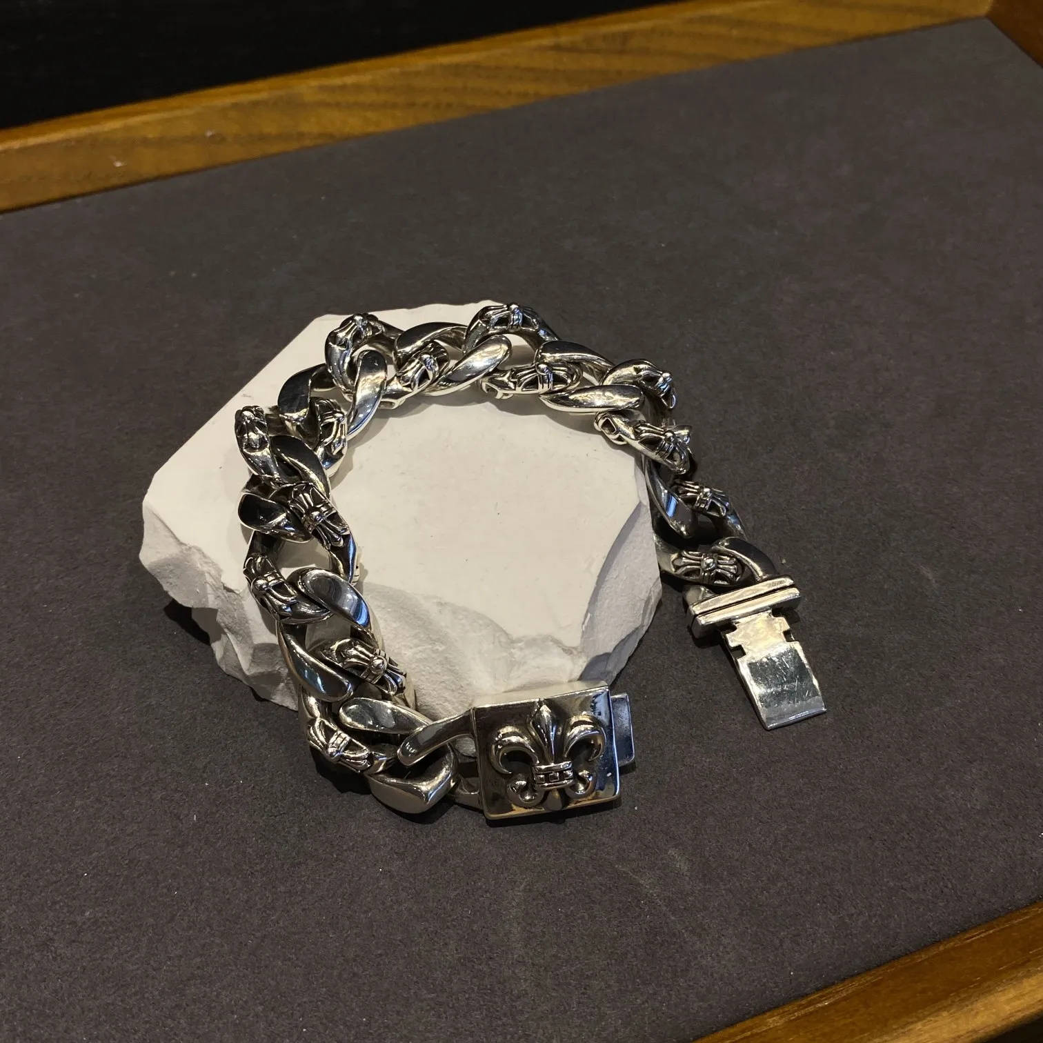 Chrome Hearts シルバー 童軍花半花チェーンブレスレット - 画像 (8)