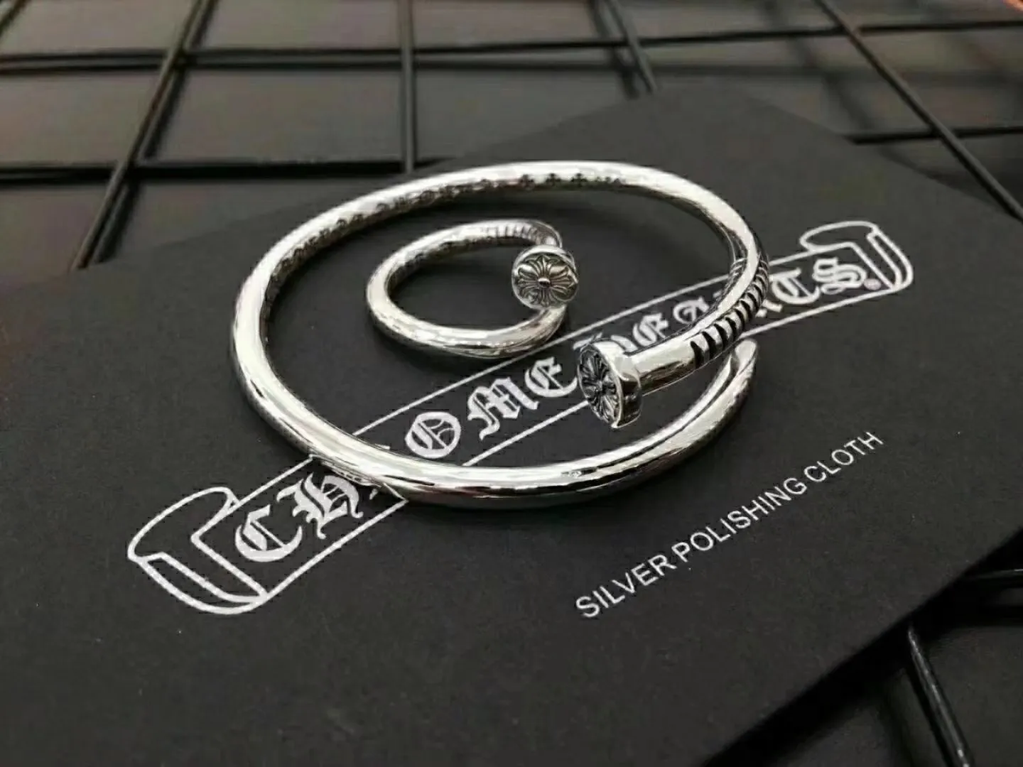 クロムハーツ シルバー スタッドブレスレット - 画像 (4)