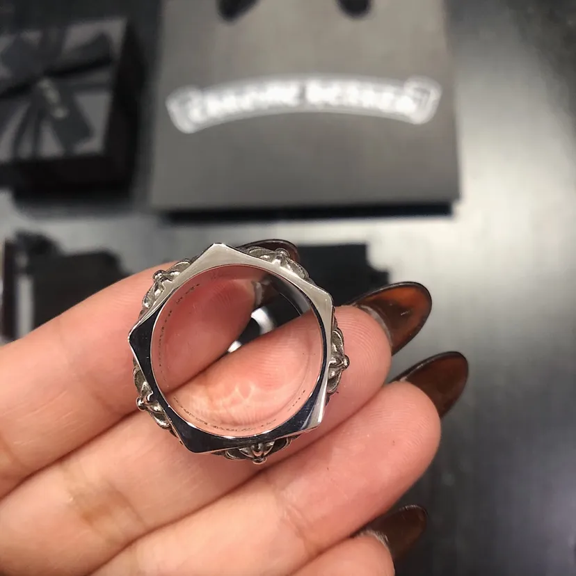 Chrome Hearts シルバーダイヤモンドクロスリング - 画像 (6)