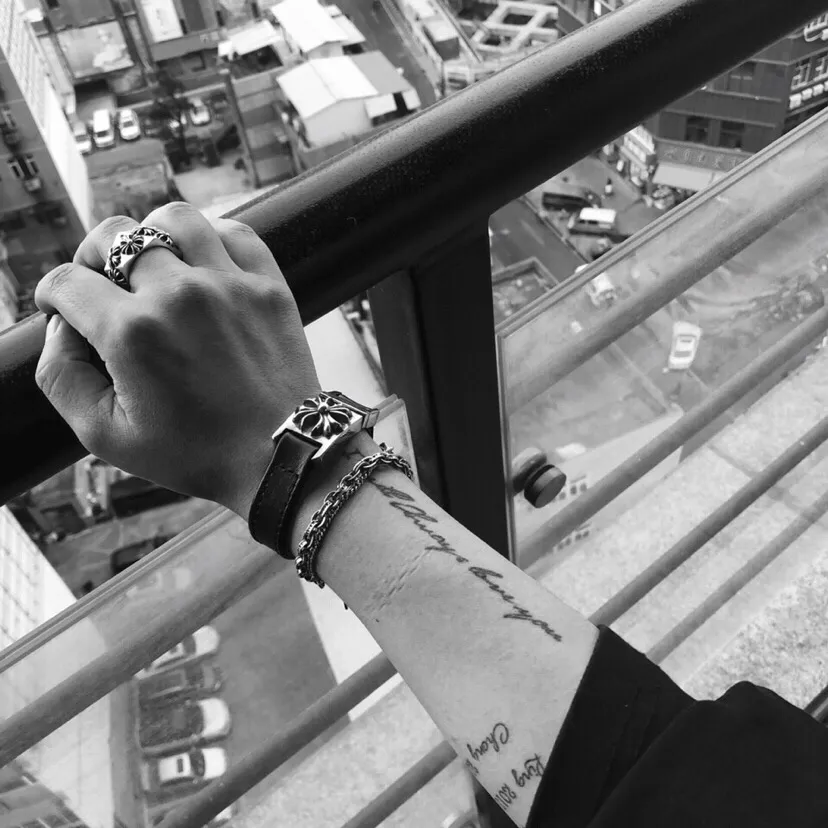 Chrome Hearts シルバーダイヤモンドクロスリング - 画像 (9)