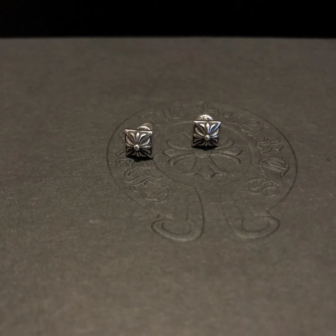 Chrome Hearts シルバー クロスデザインイヤリング - 画像 (5)
