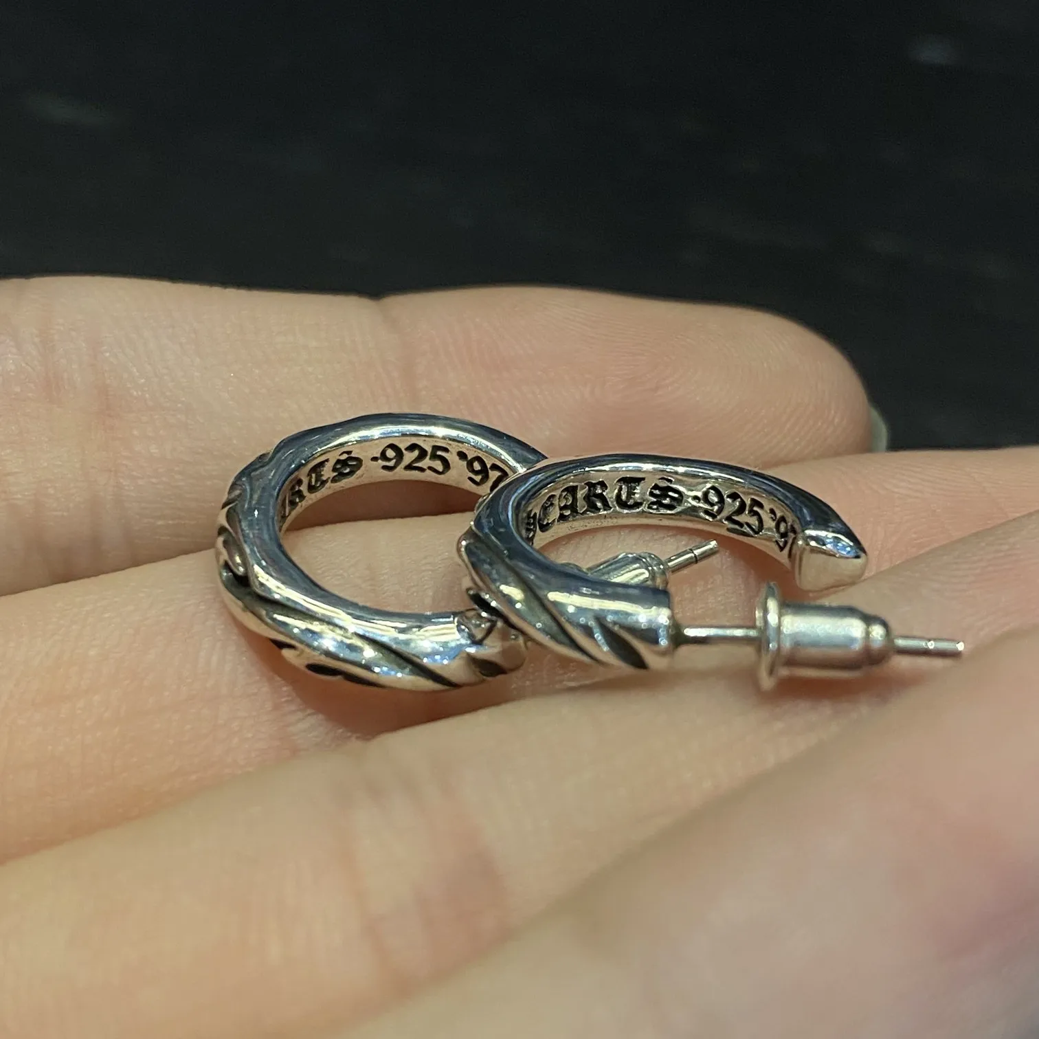 Chrome Hearts シルバーヴァインハーフリングイヤリング - 画像 (10)