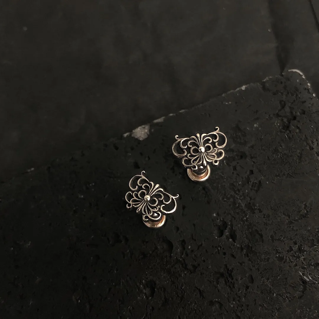 Chrome Hearts ブラッククロスイヤリング - 画像 (4)