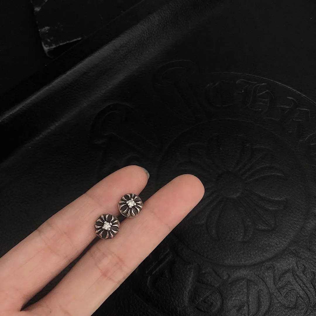 Chrome Hearts ブラッククロスイヤリング - 画像 (5)