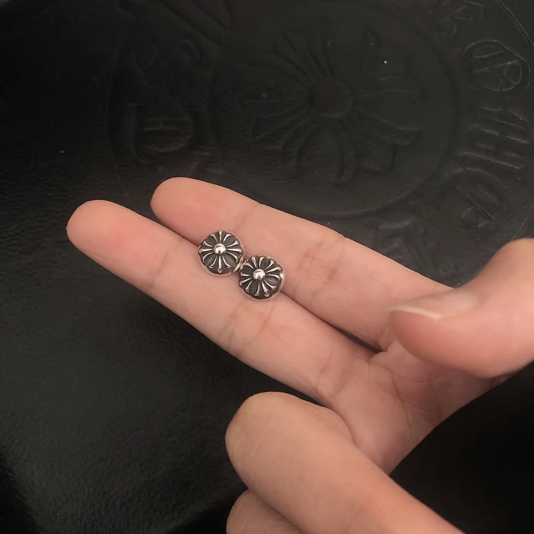 Chrome Hearts ブラッククロスイヤリング - 画像 (6)