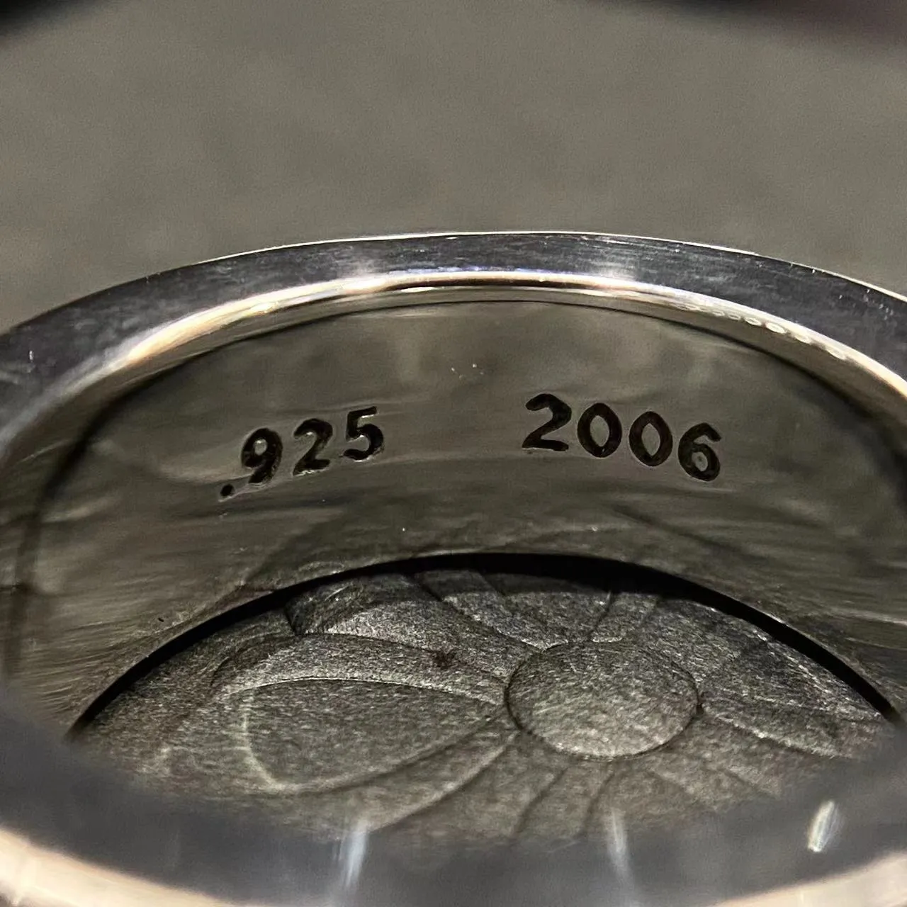 Chrome Hearts ブラックミリタリーフラワーミニプラスリング - 画像 (6)