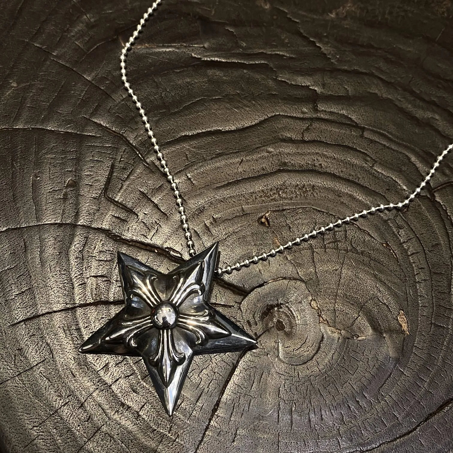 Chrome Hearts シルバースターネックレス ブラック - 画像 (9)