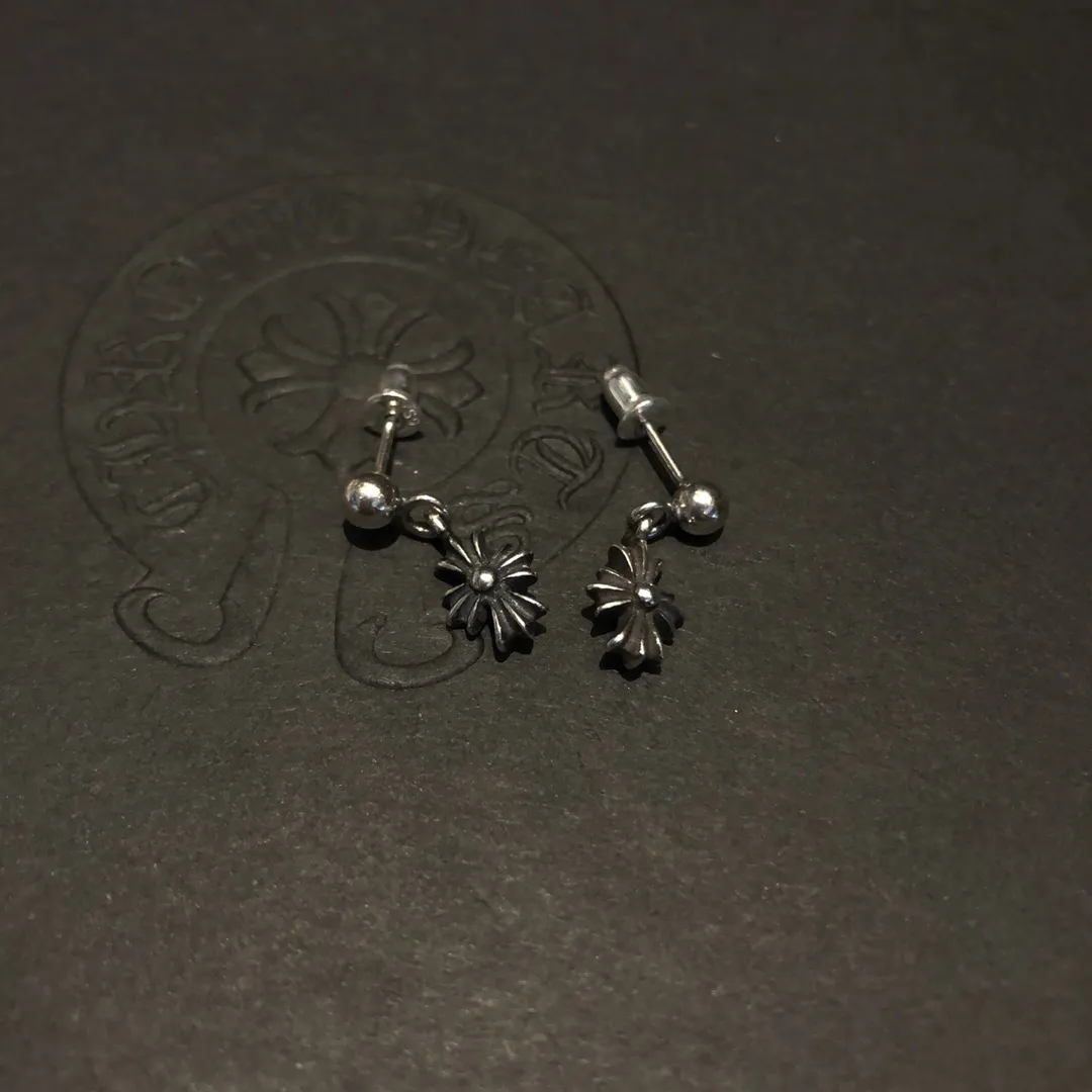 Chrome Hearts TinyE1イヤリング ブラック 925純銀 - 画像 (4)