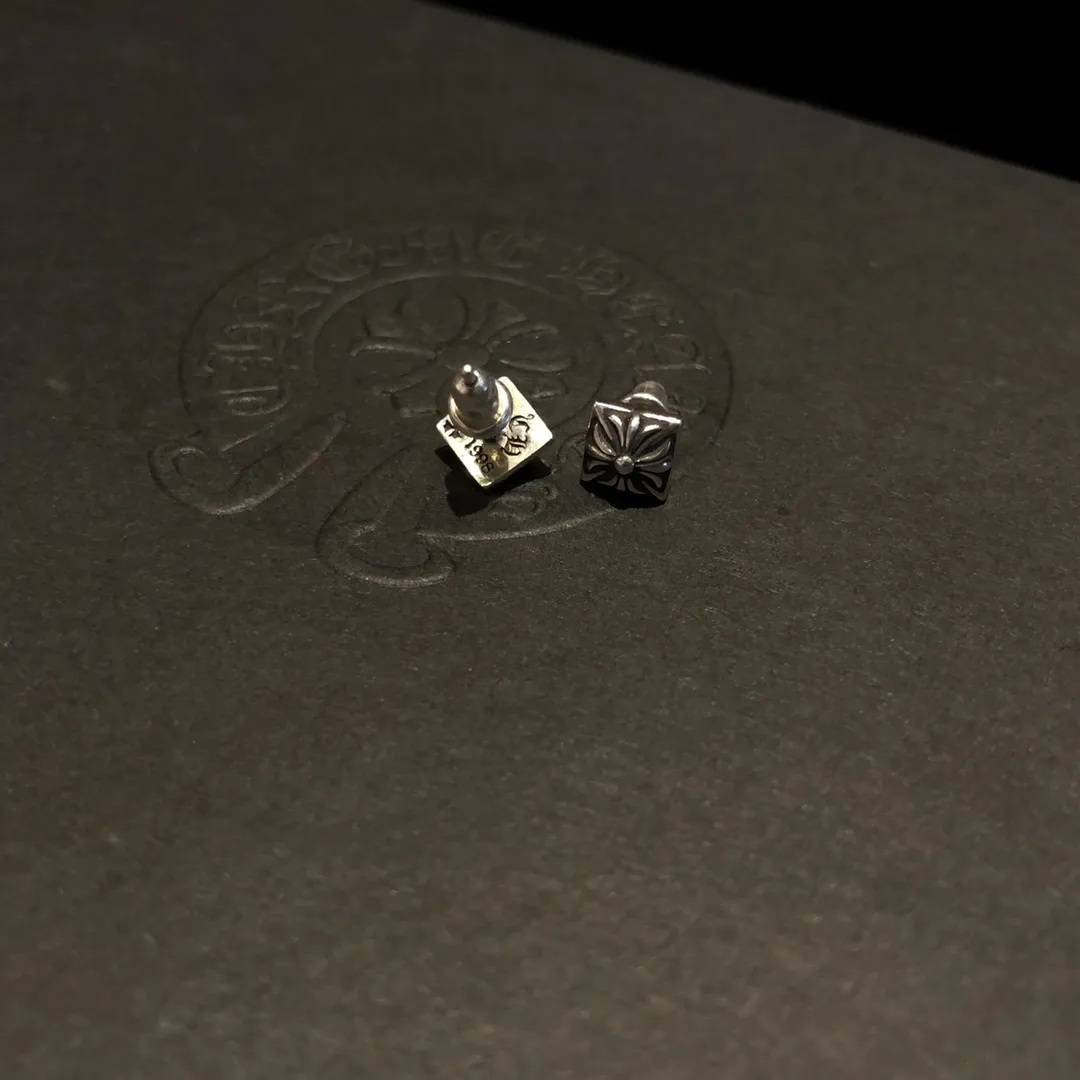 Chrome Hearts シルバー クロスデザインイヤリング - 画像 (6)