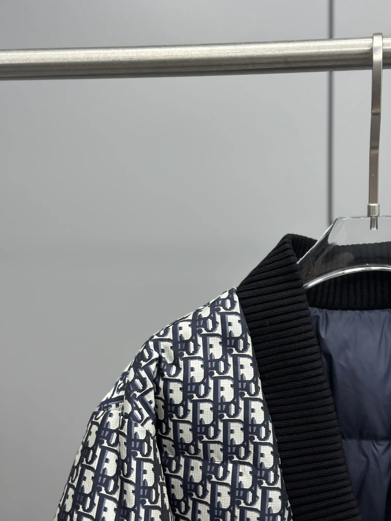 Dior オールドフラワー+ネイビーVネックダウンジャケット - 画像 (6)