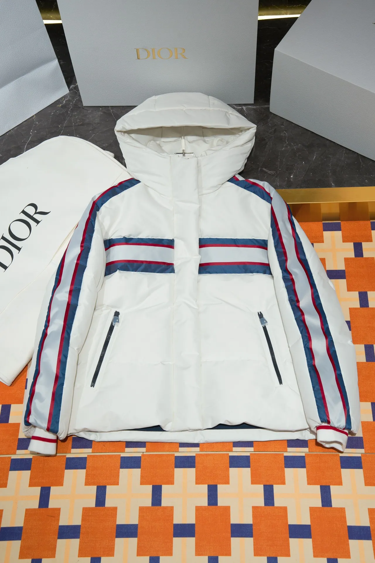 Dior ホワイト 連帽付きダウンジャケット - 画像 (5)