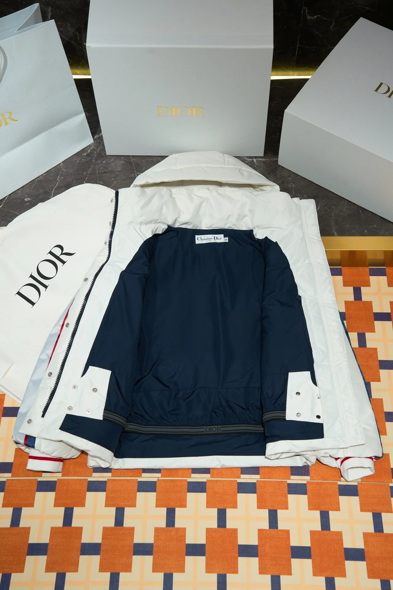 Dior ホワイト 連帽付きダウンジャケット - 画像 (9)