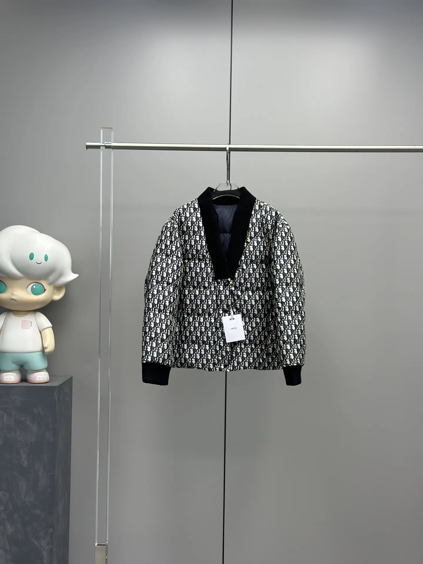 Dior 紺色Vネックダウンジャケット - 画像 (4)