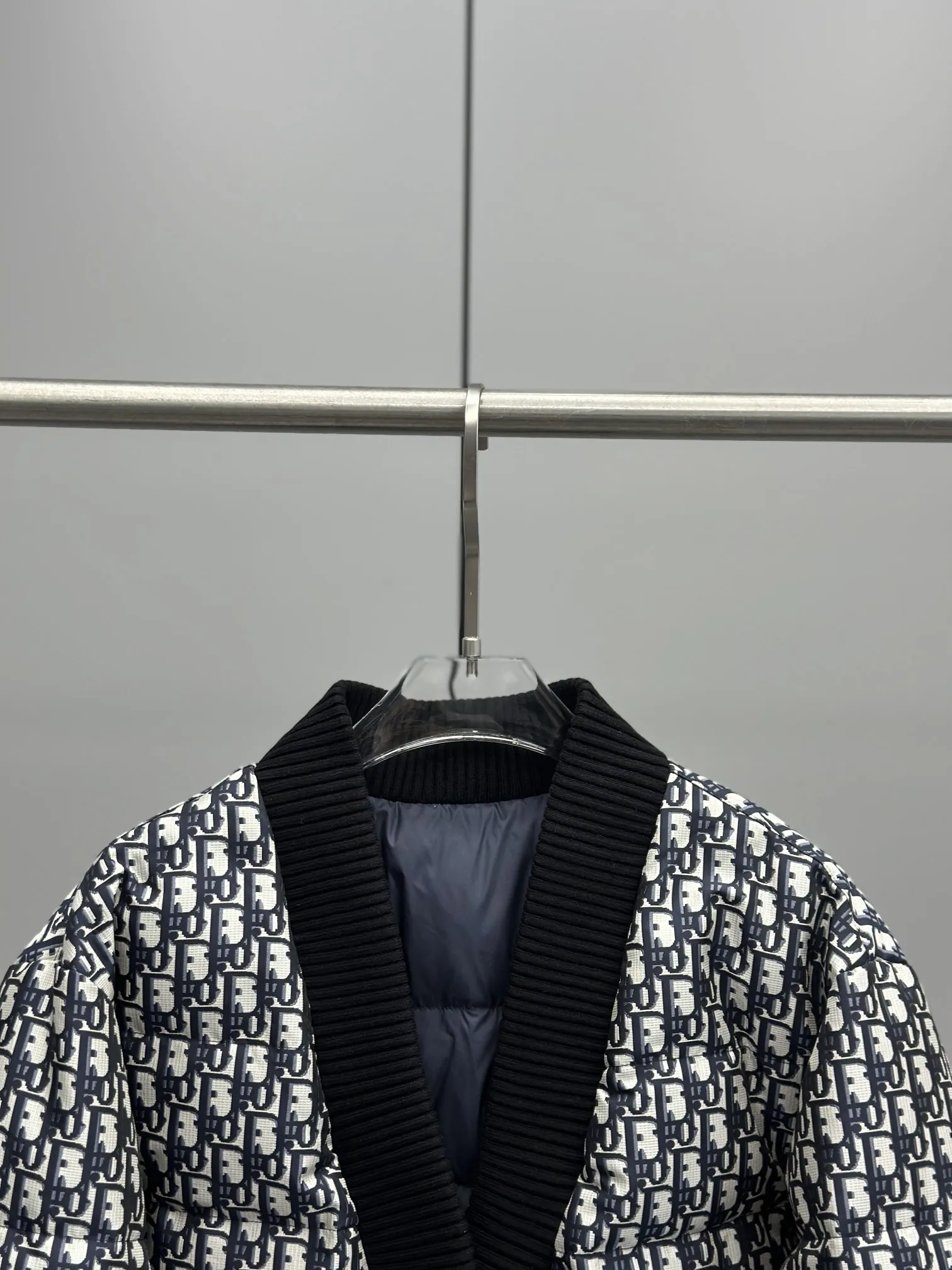 Dior 紺色Vネックダウンジャケット - 画像 (5)