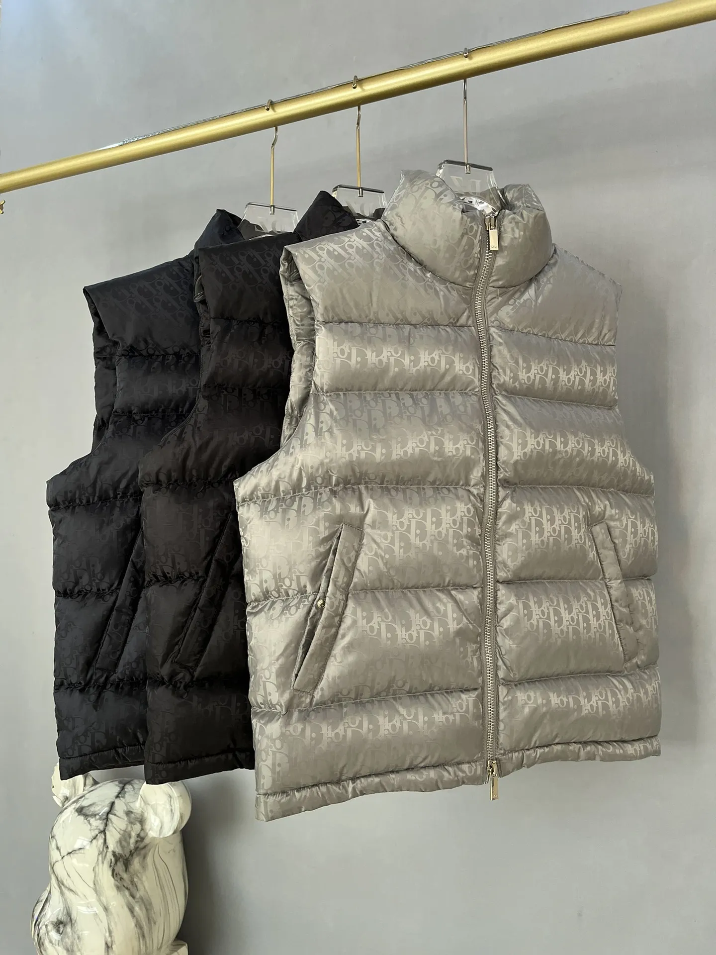 Dior シルバー ダークエンボスダウンベスト