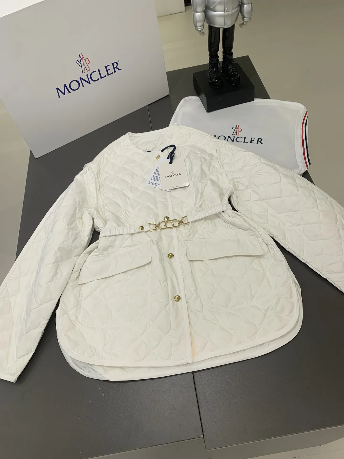 Moncler Corinto 白 ギンガムチェックの薄手ダウンジャケット