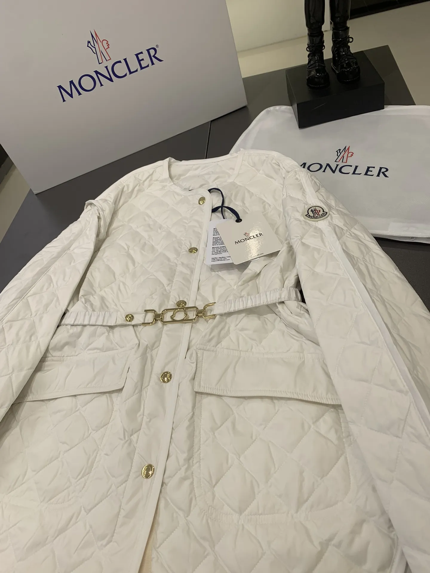 Moncler Corinto 白 ギンガムチェックの薄手ダウンジャケット - 画像 (4)