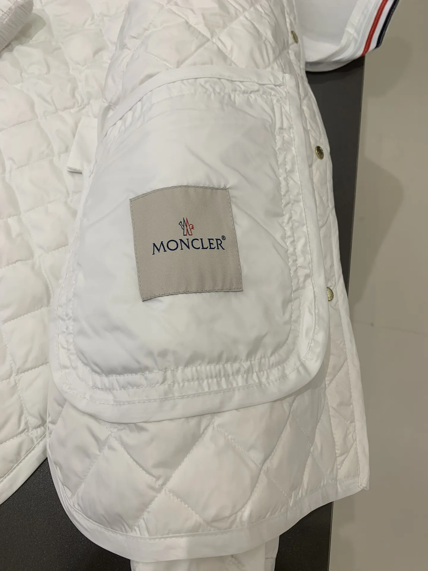 Moncler Corinto 白 ギンガムチェックの薄手ダウンジャケット - 画像 (8)