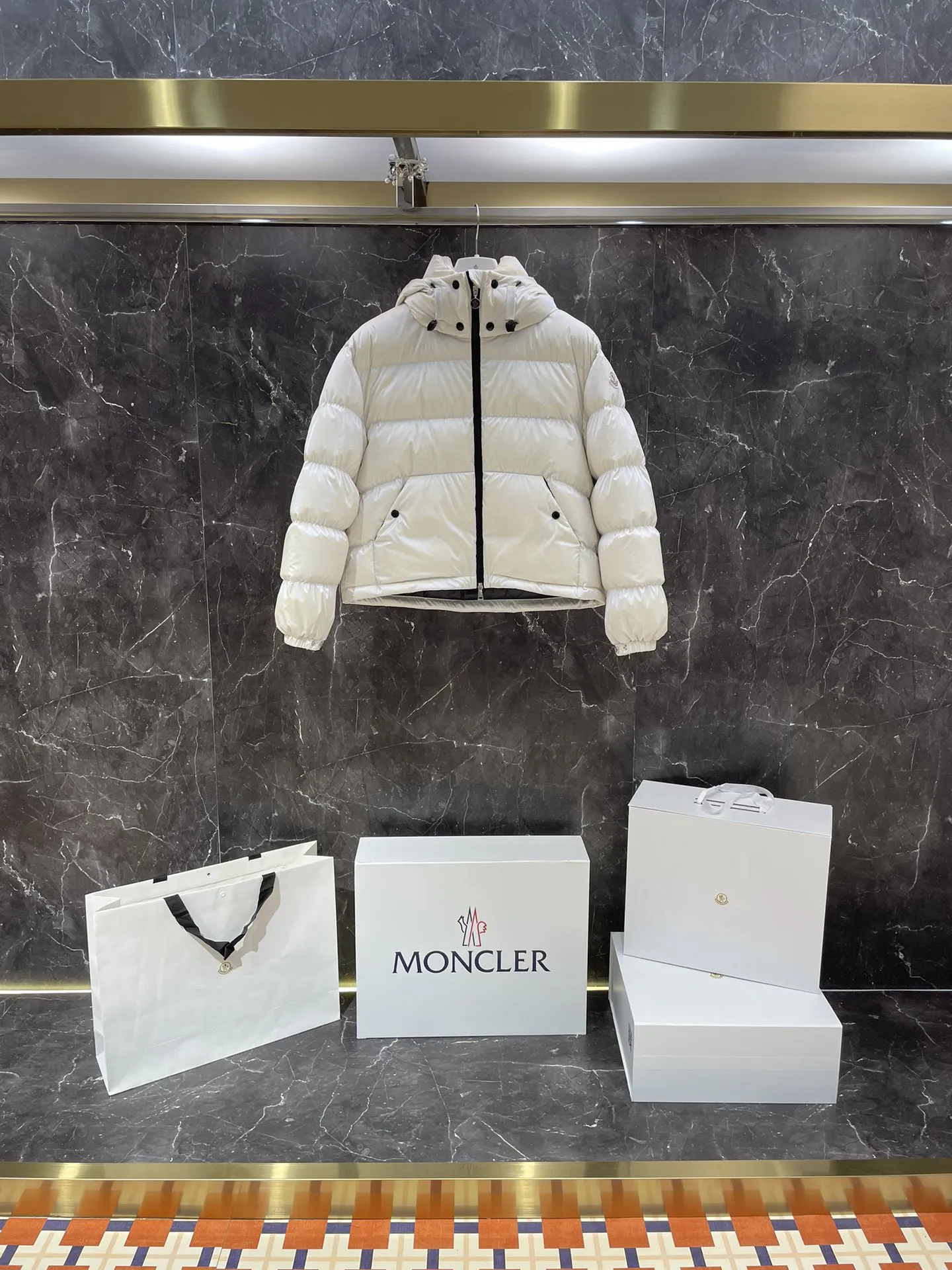 Moncler ダウンジャケット