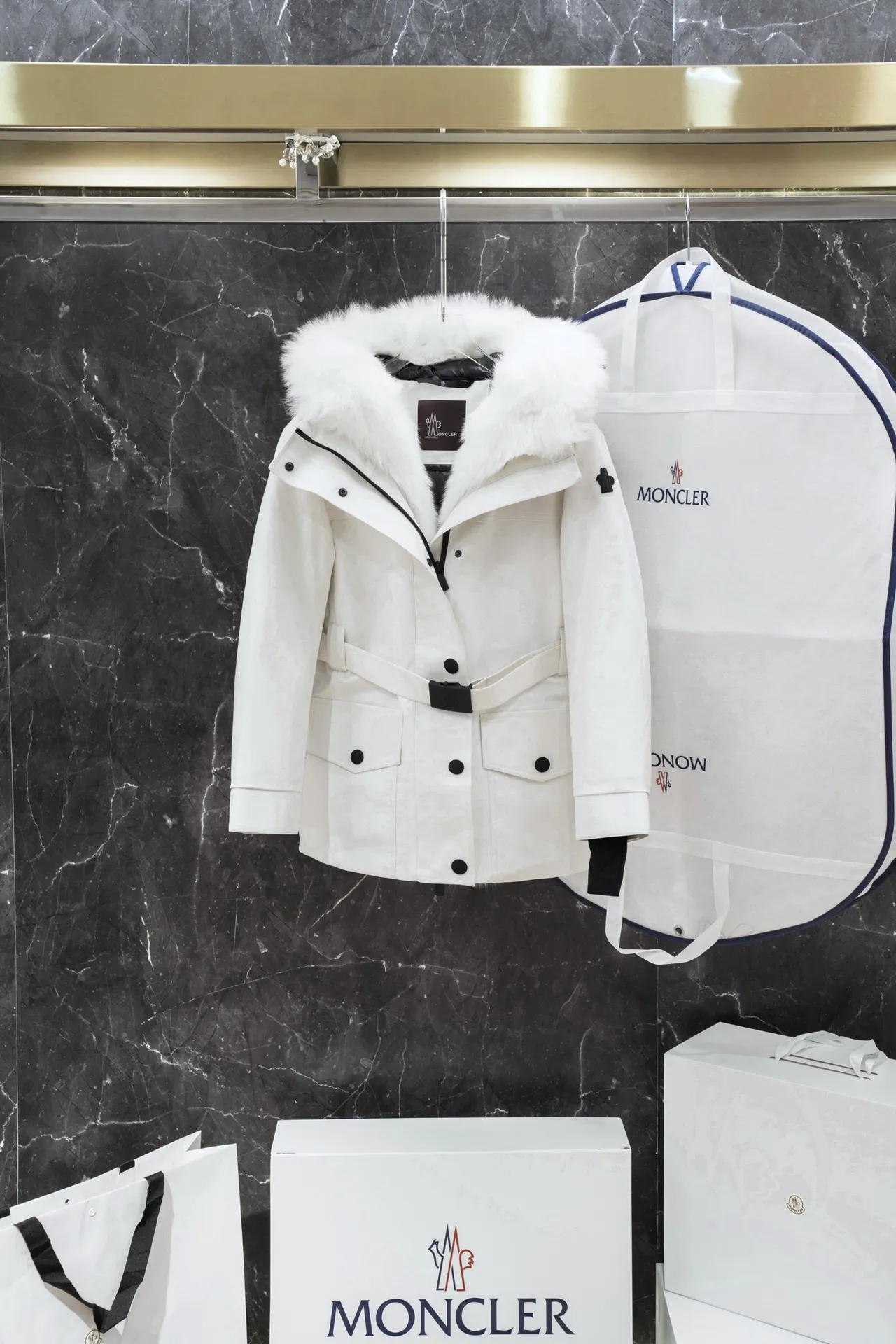 Moncler 白 狐の毛糸ダウン重工業スキーウェア