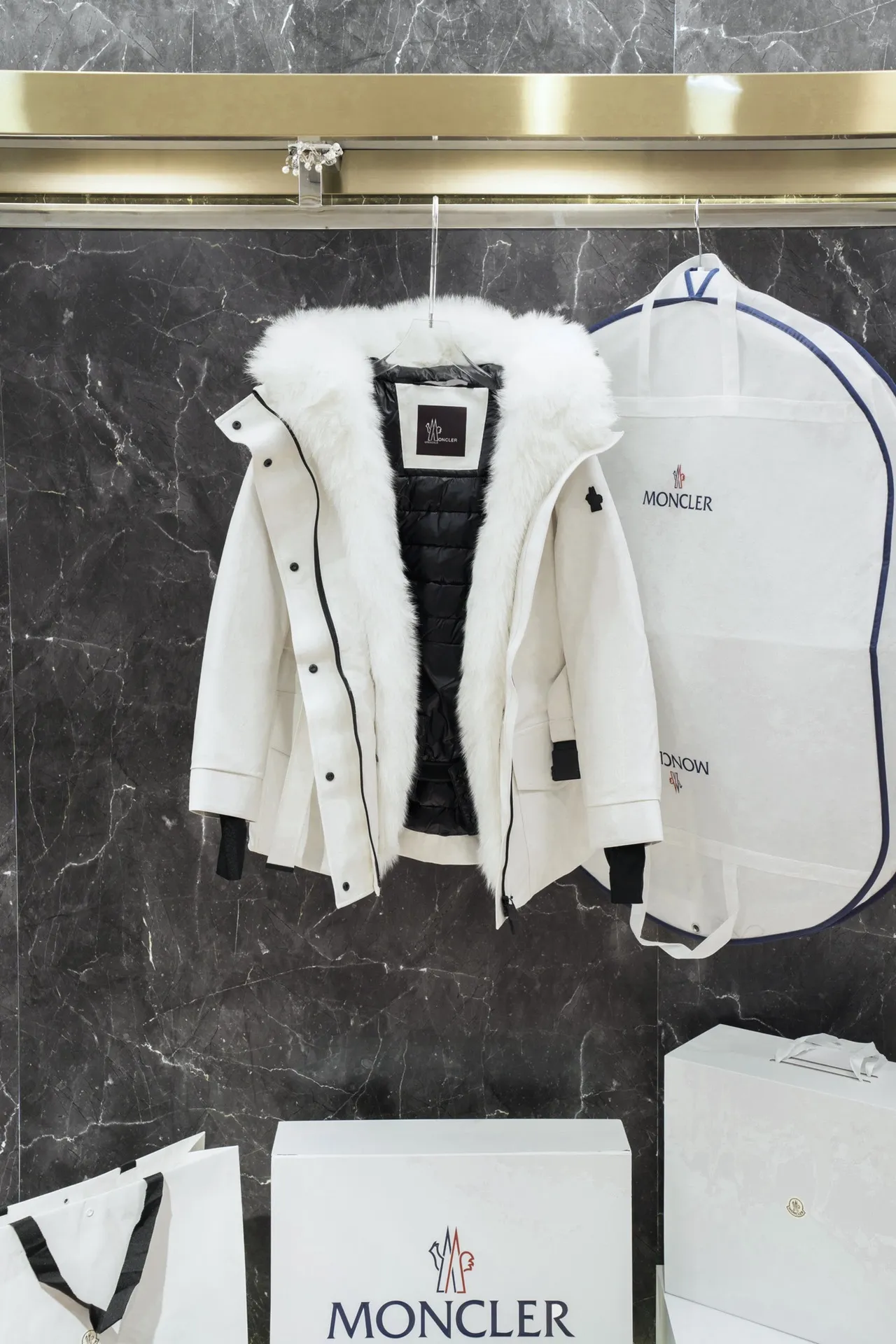 Moncler 白 狐の毛糸ダウン重工業スキーウェア - 画像 (3)