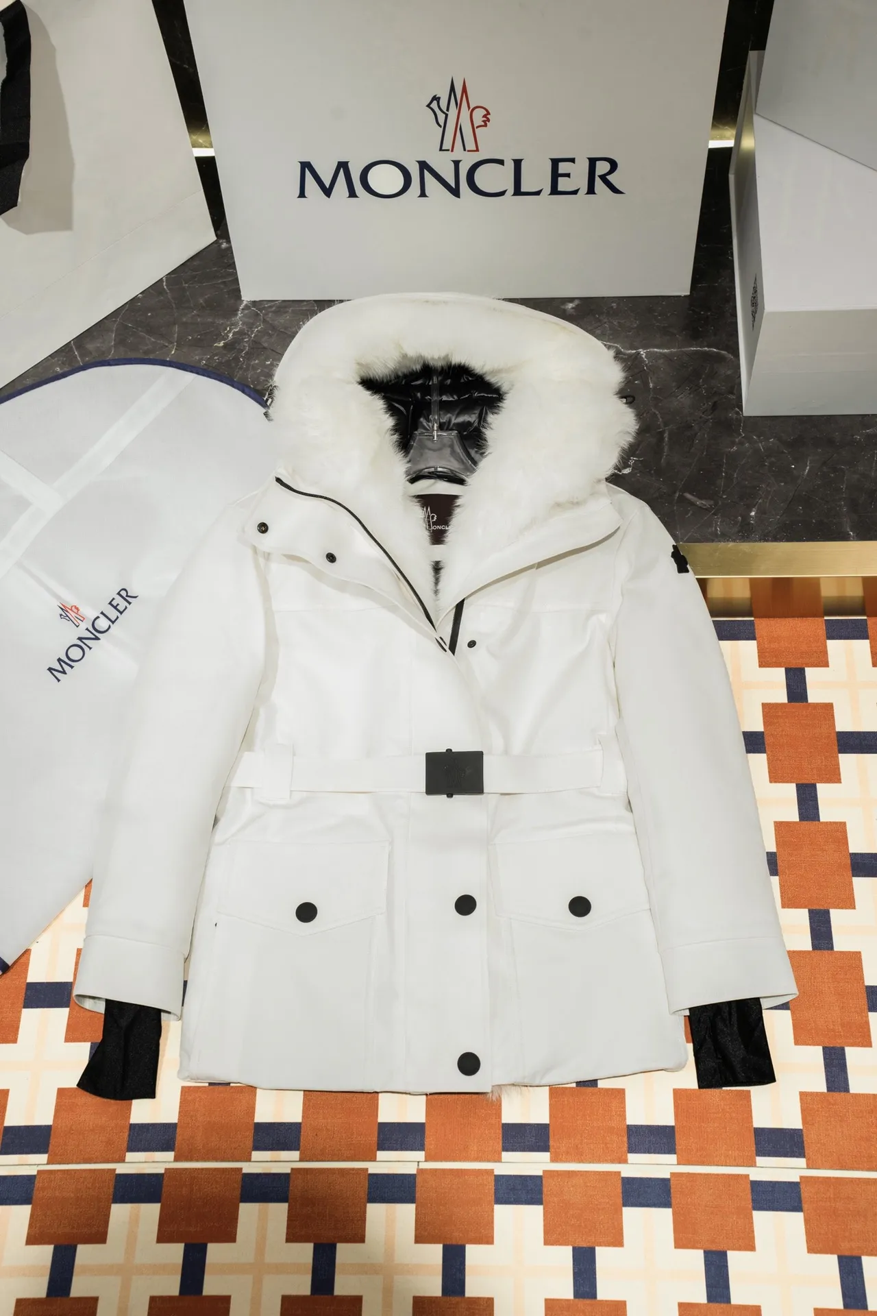 Moncler 白 狐の毛糸ダウン重工業スキーウェア - 画像 (7)