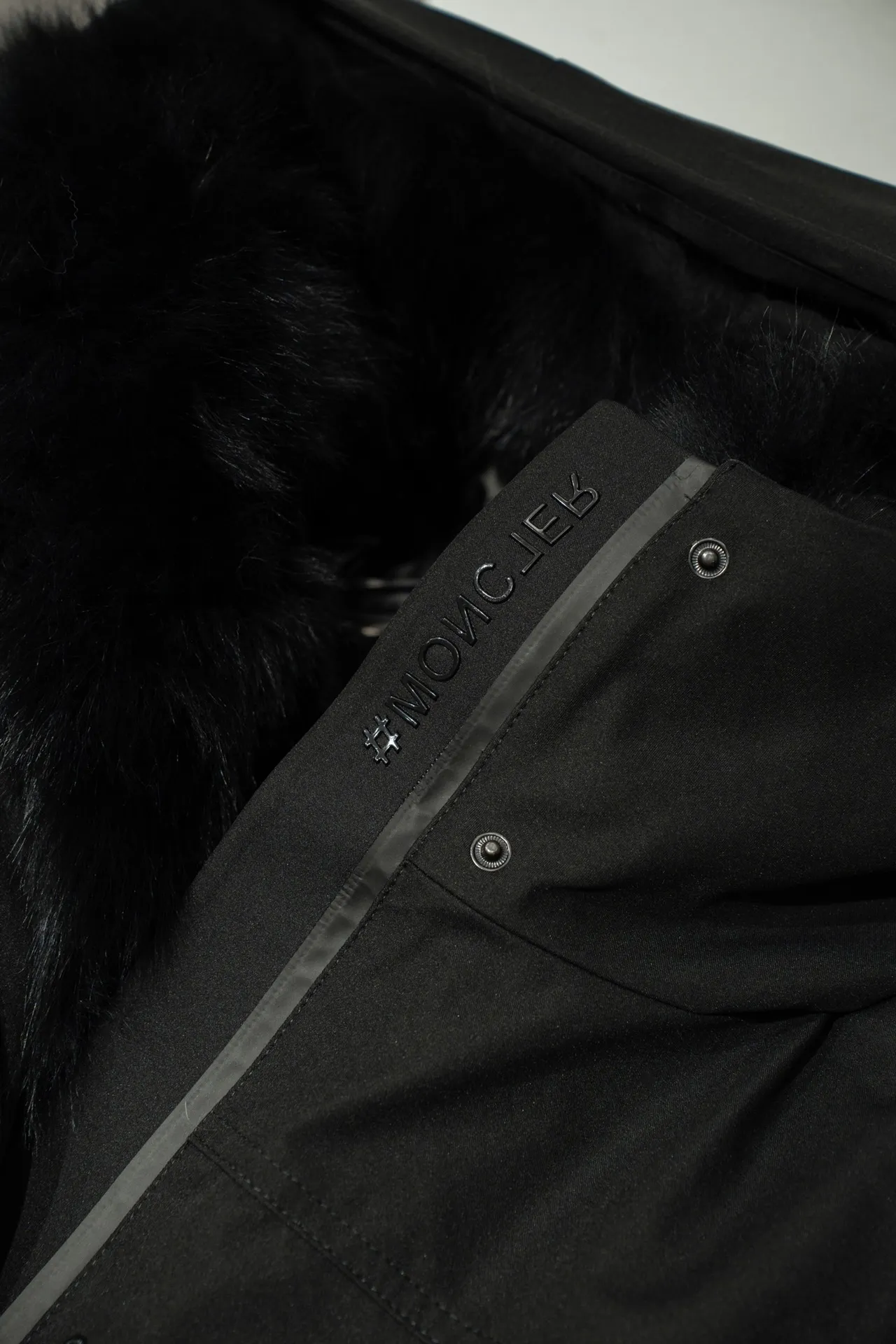 Moncler 女性用スキーウェア黒きつねの襟 - 画像 (8)