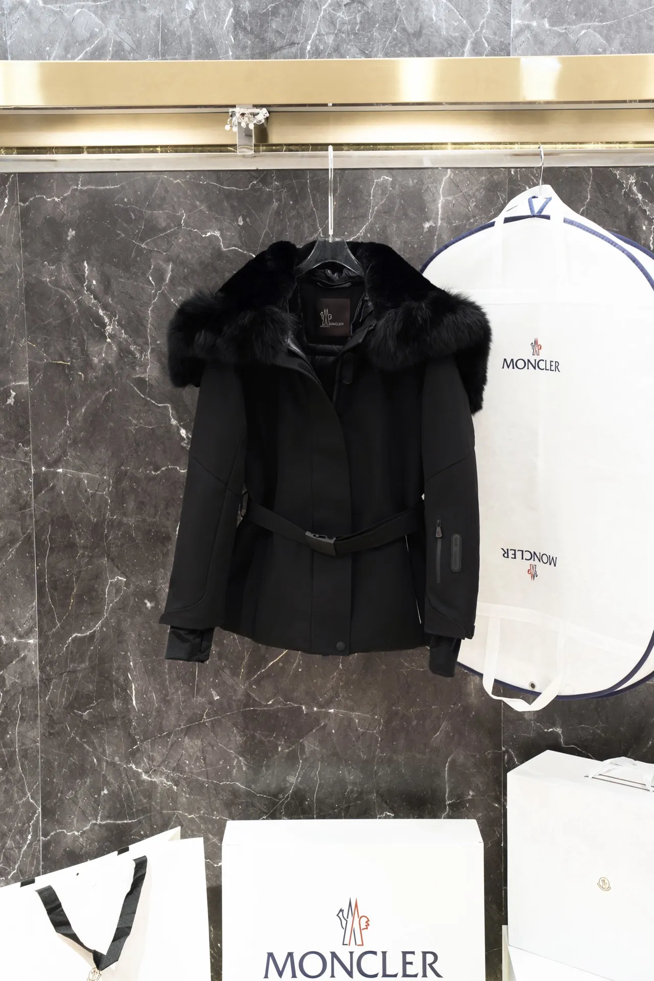 Monclerモンクレール黒色 スタイルダウンジャケット