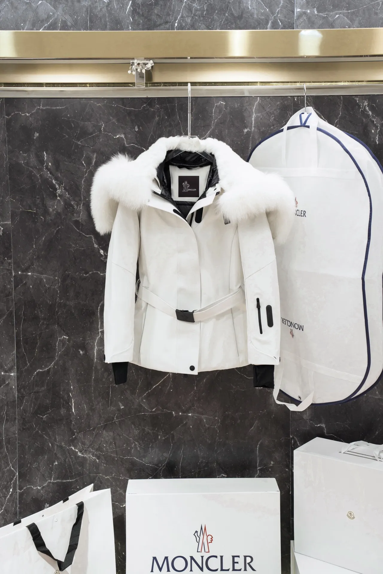 Moncler 白いショールスタイルスキージャケット - 画像 (3)