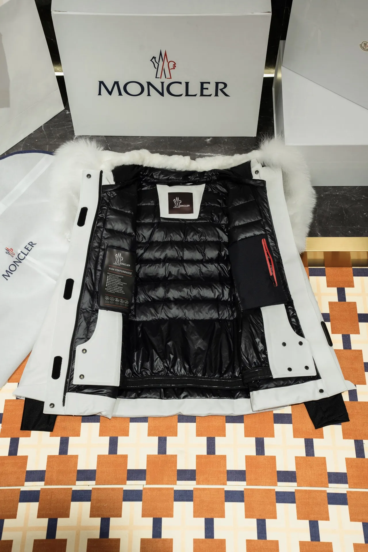 Moncler 白いショールスタイルスキージャケット - 画像 (9)