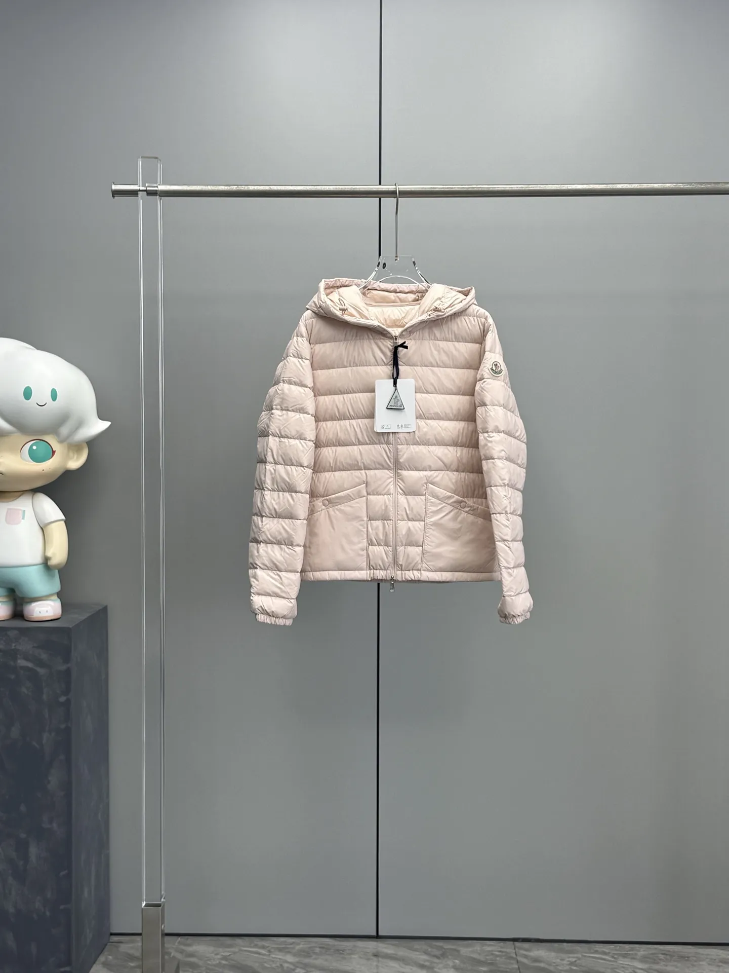 MONCLER  桜色 ショート丈連帽ダウンジャケット