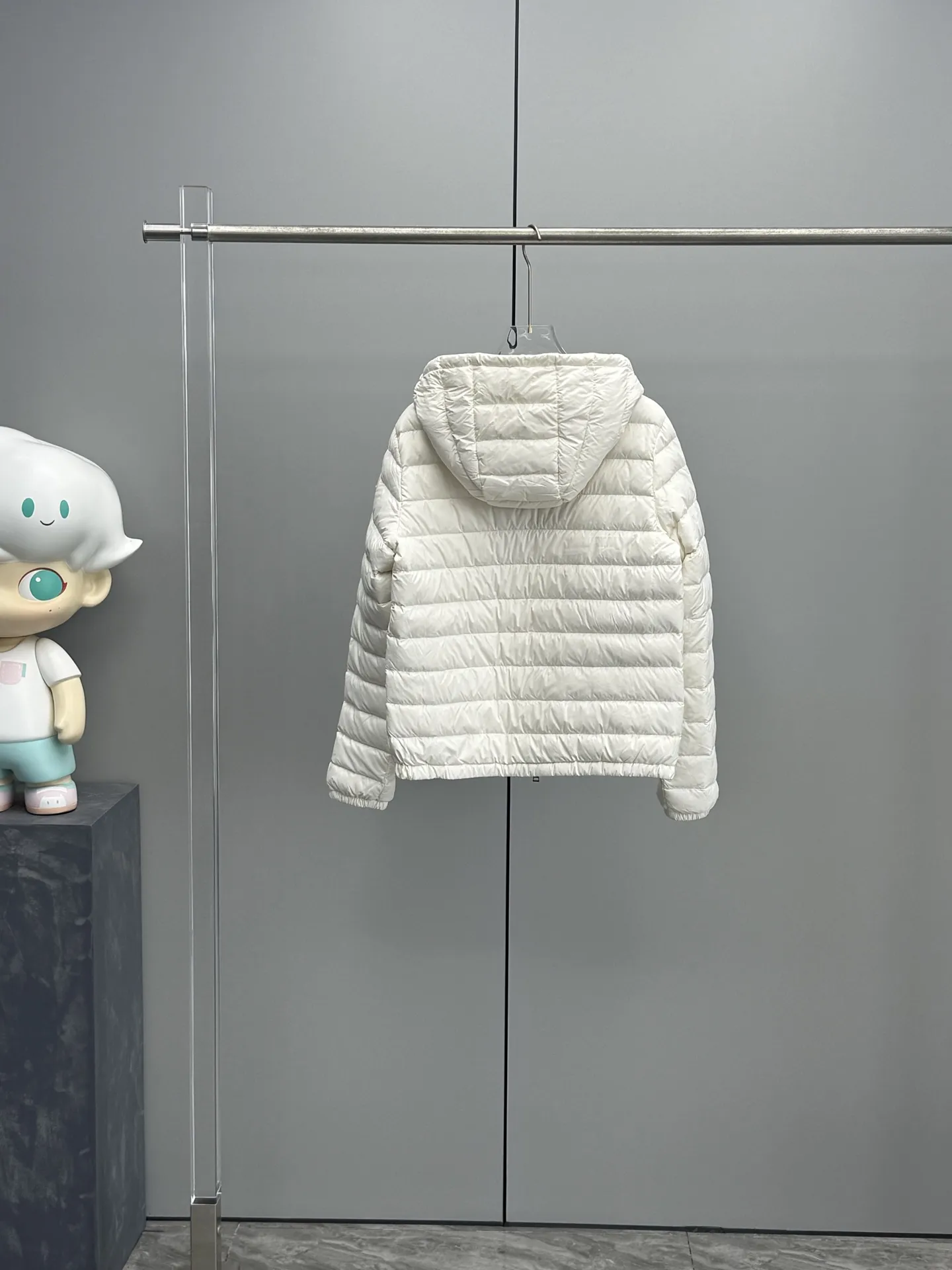 MONCLER 白色 ショート丈連帽ダウンジャケット - 画像 (3)