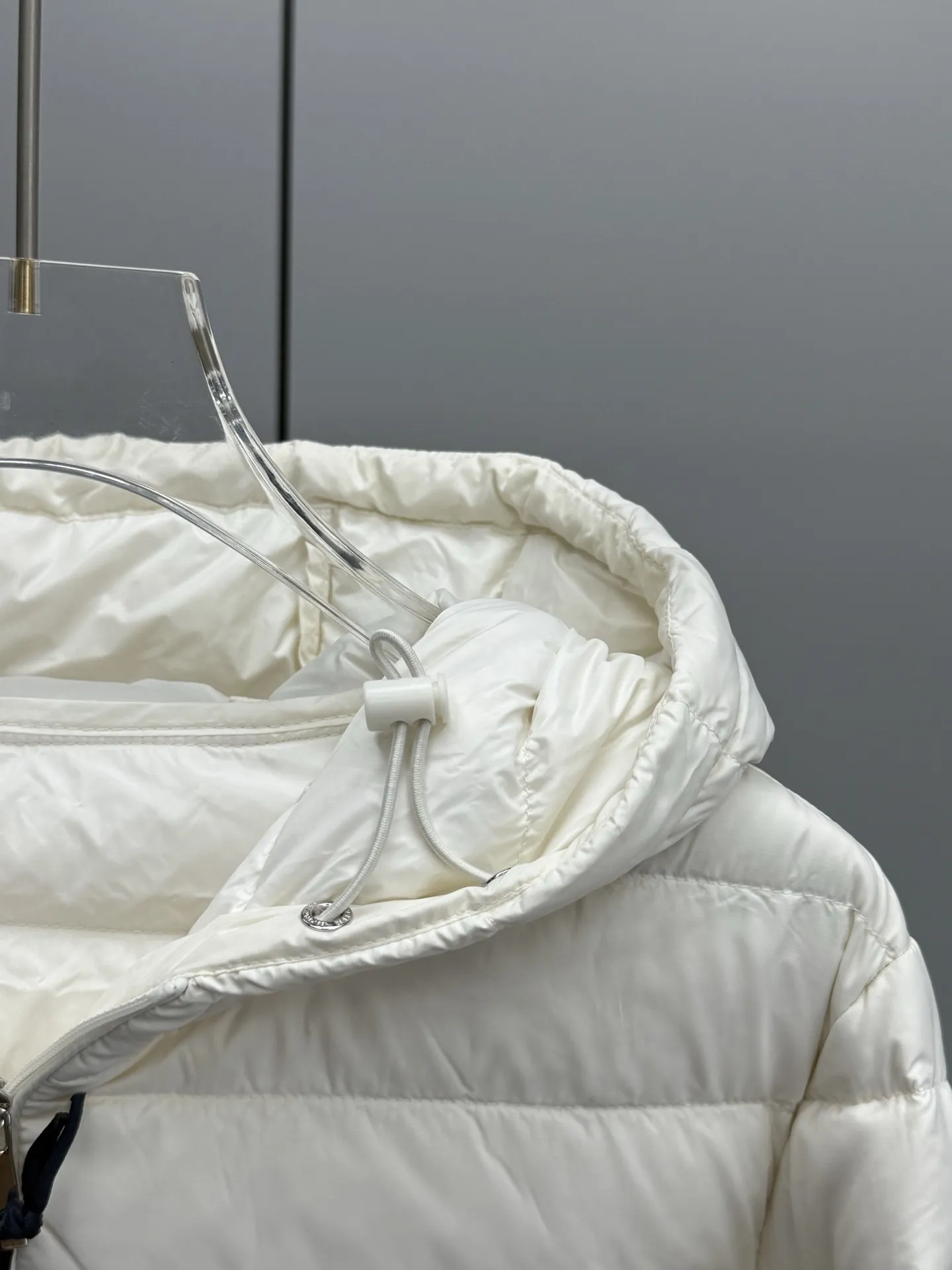 MONCLER 白色 ショート丈連帽ダウンジャケット - 画像 (5)