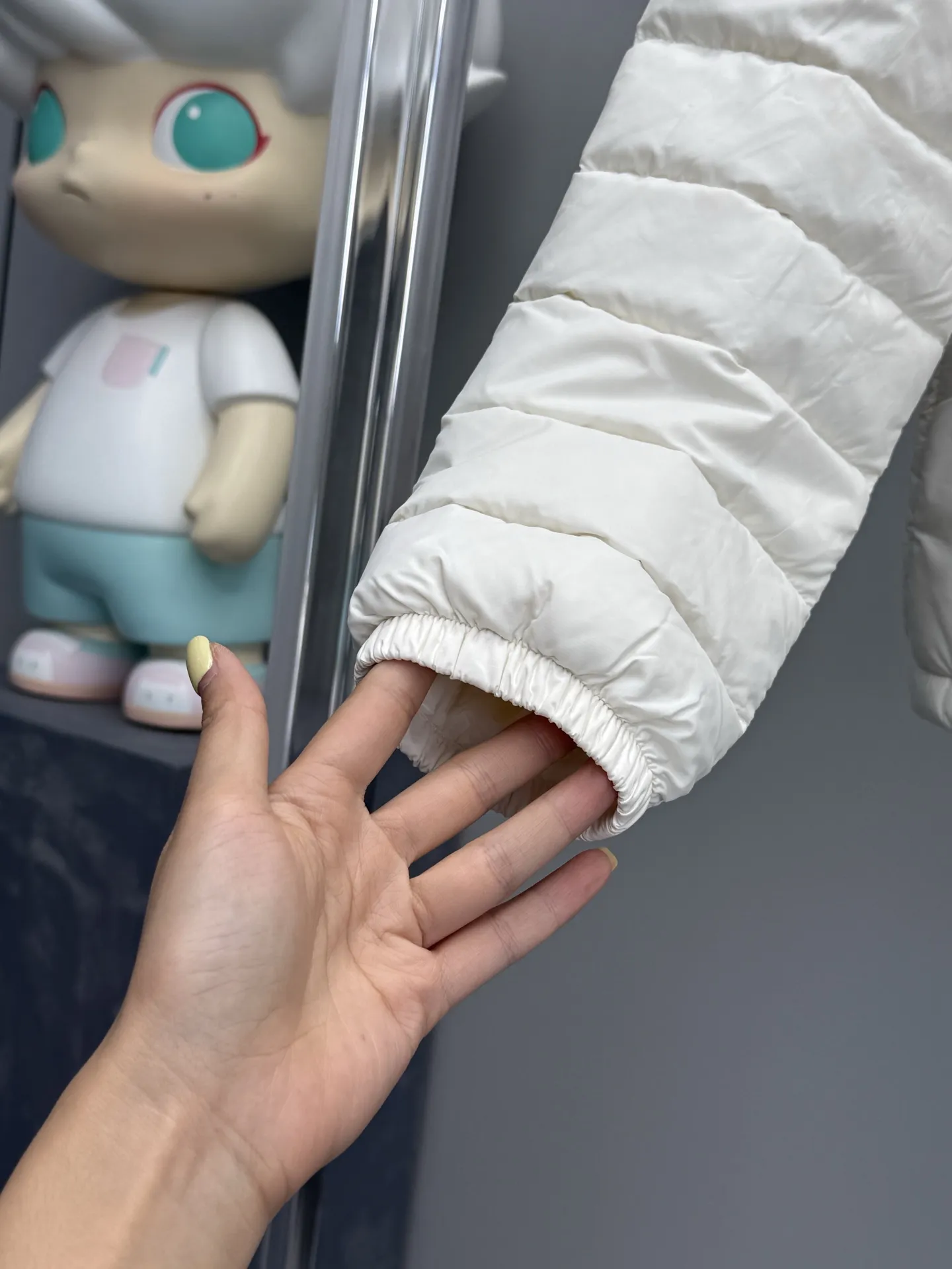 MONCLER 白色 ショート丈連帽ダウンジャケット - 画像 (7)