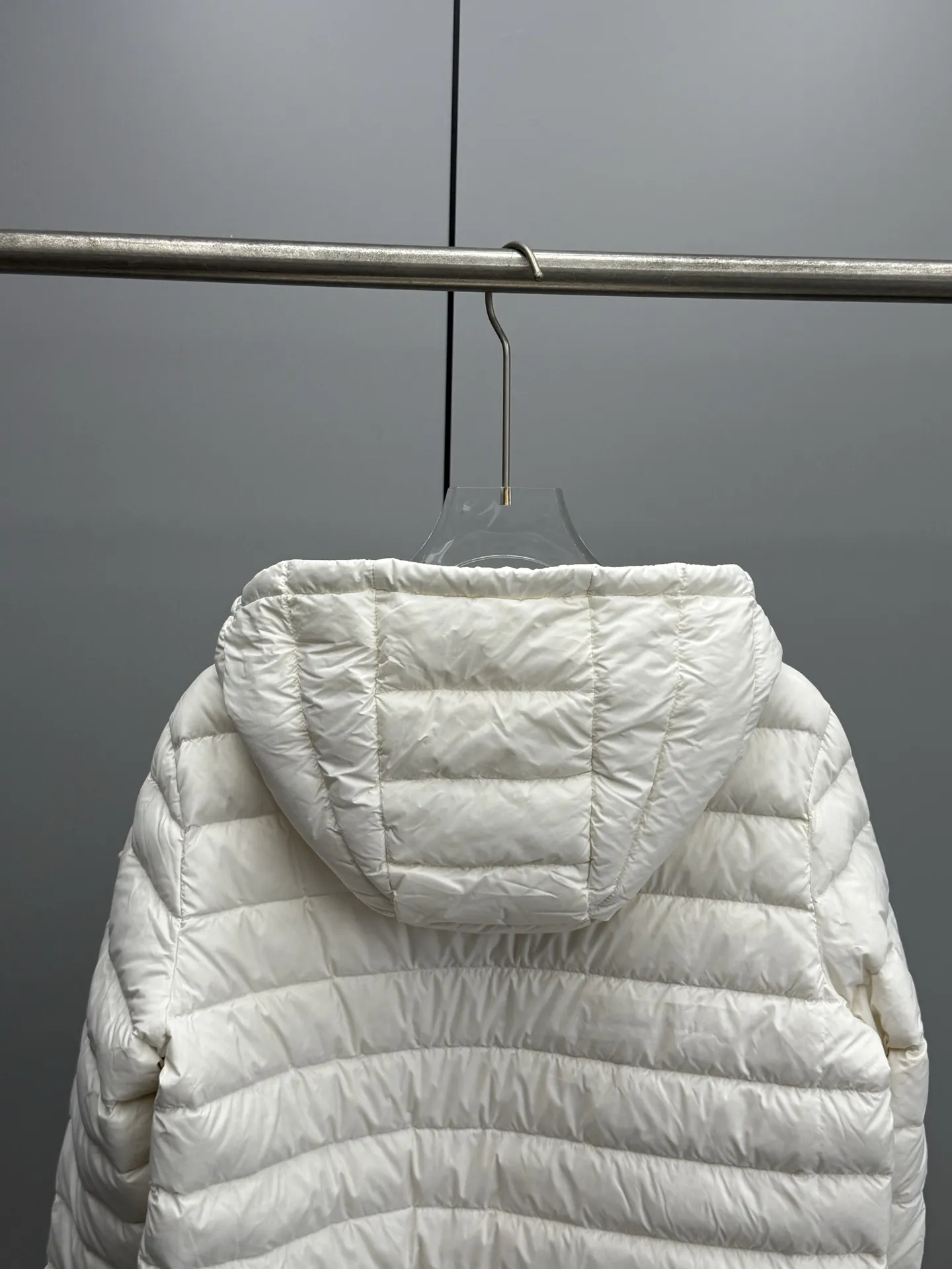 MONCLER 白色 ショート丈連帽ダウンジャケット - 画像 (10)