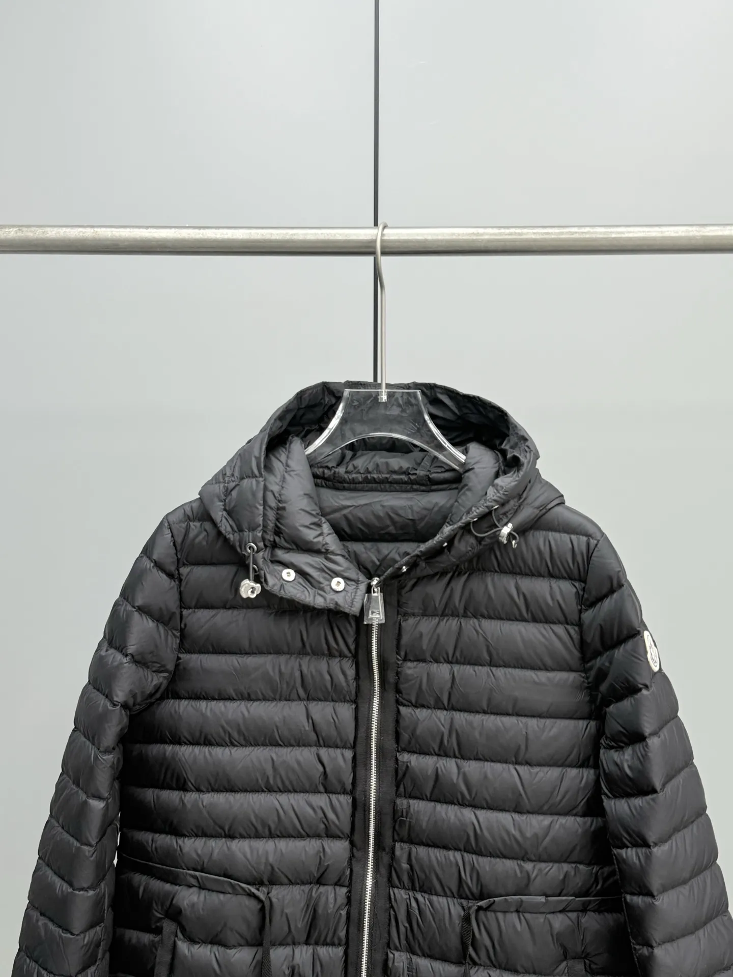 モンクレール ライエ フード付きダウンジャケット ブラック - 画像 (4)