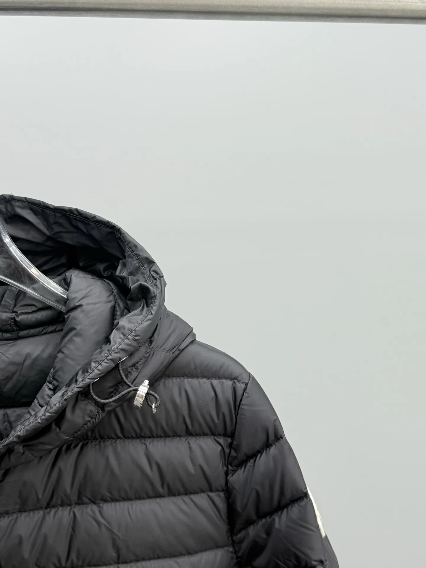 モンクレール ライエ フード付きダウンジャケット ブラック - 画像 (5)