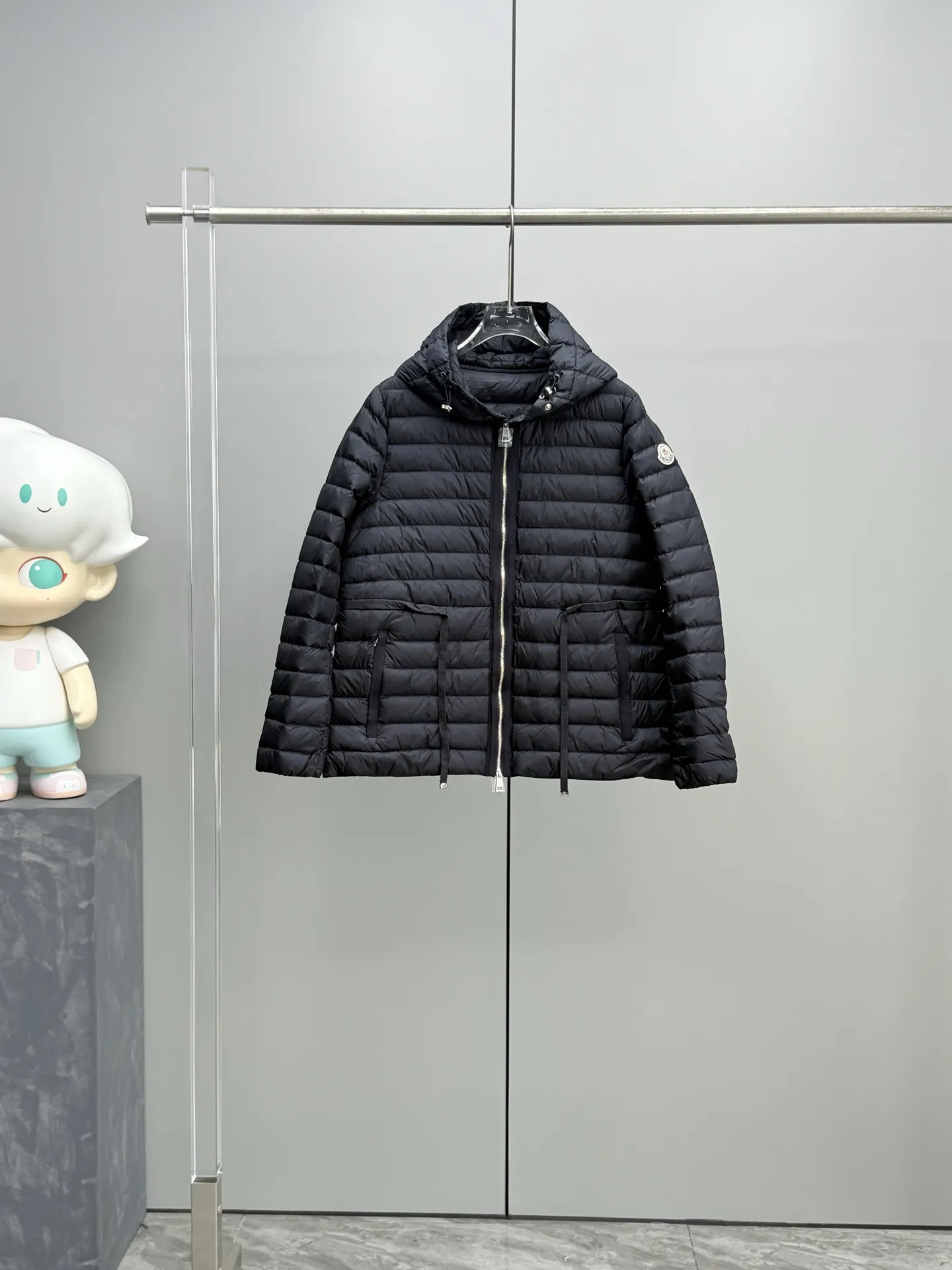 Moncler Raie 女性用黒色軽量ダウンジャケット