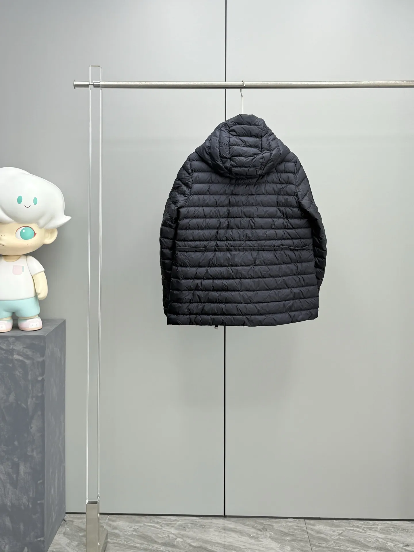 Moncler Raie 女性用黒色軽量ダウンジャケット - 画像 (3)