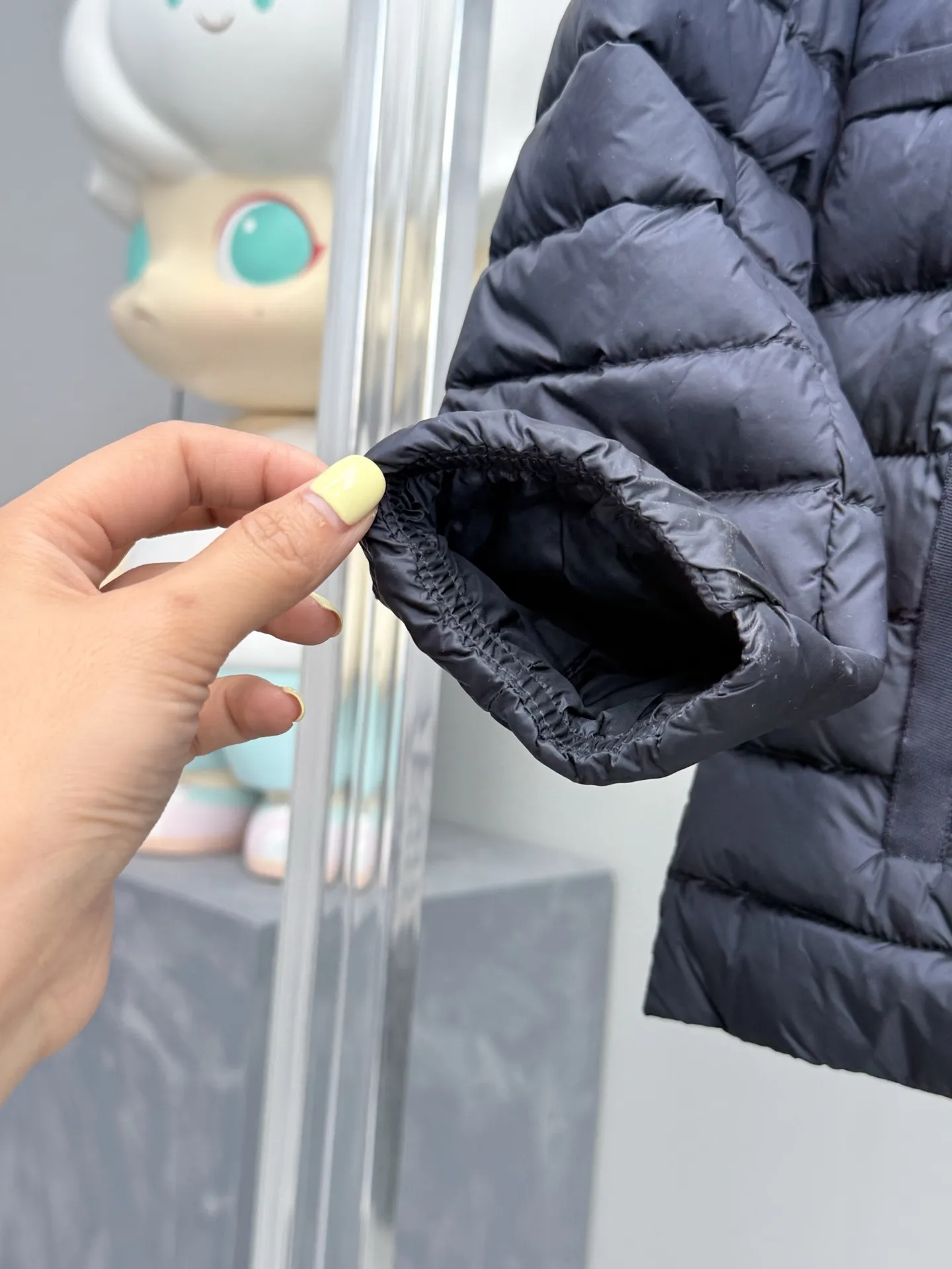 Moncler Raie 女性用黒色軽量ダウンジャケット - 画像 (7)