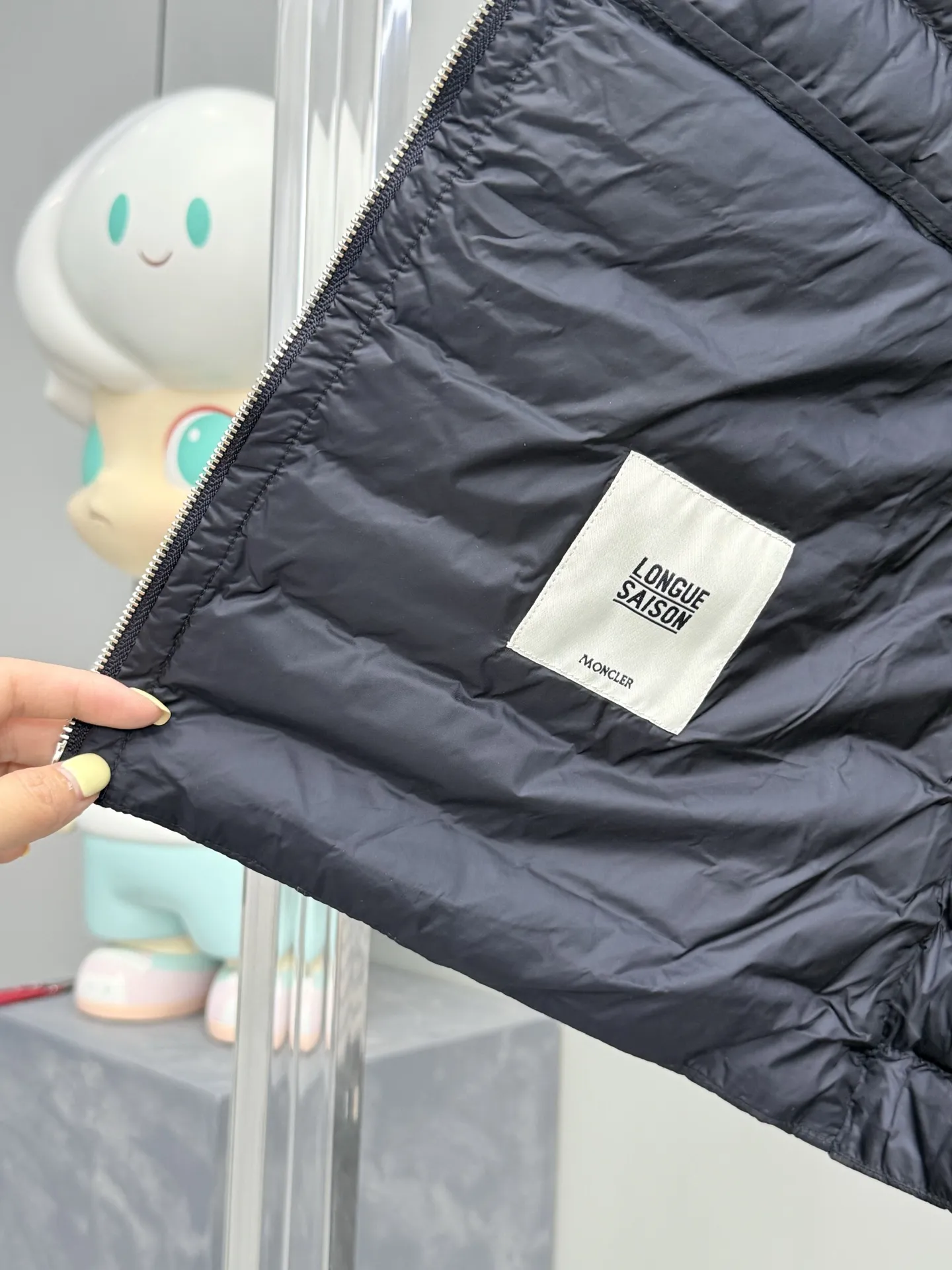 Moncler Raie 女性用黒色軽量ダウンジャケット - 画像 (8)