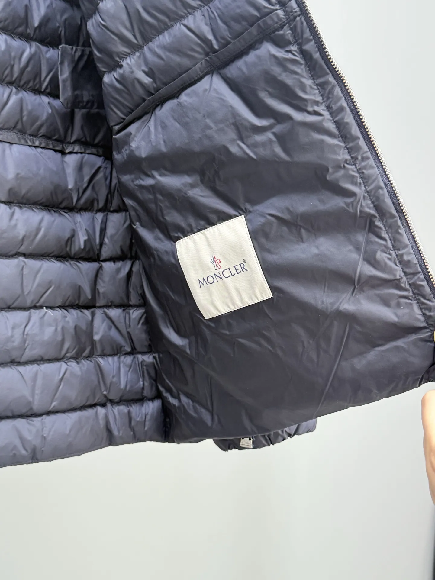 Moncler Raie 女性用黒色軽量ダウンジャケット - 画像 (10)