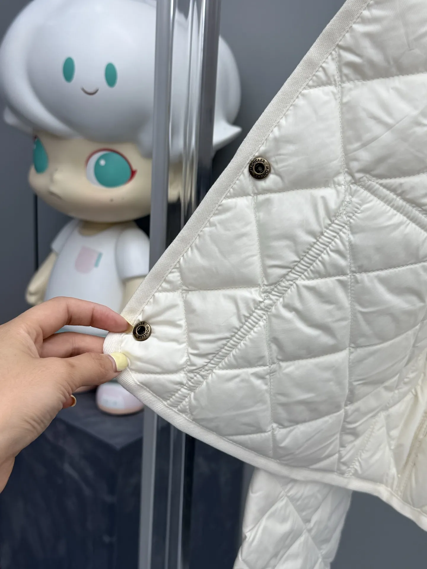 Moncler ひし形キルティングダウンジャケットベージュ - 画像 (7)