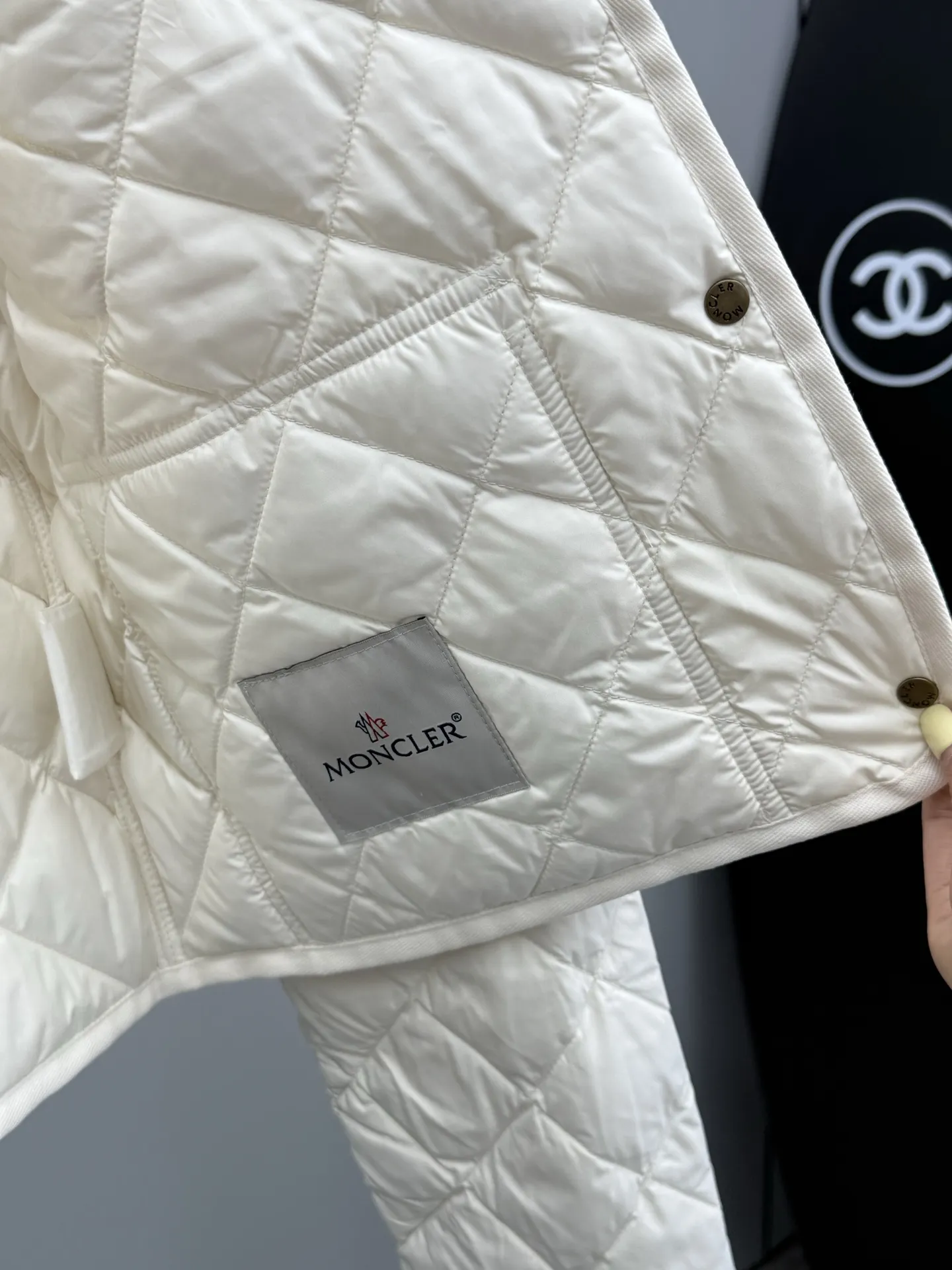 Moncler ひし形キルティングダウンジャケットベージュ - 画像 (8)